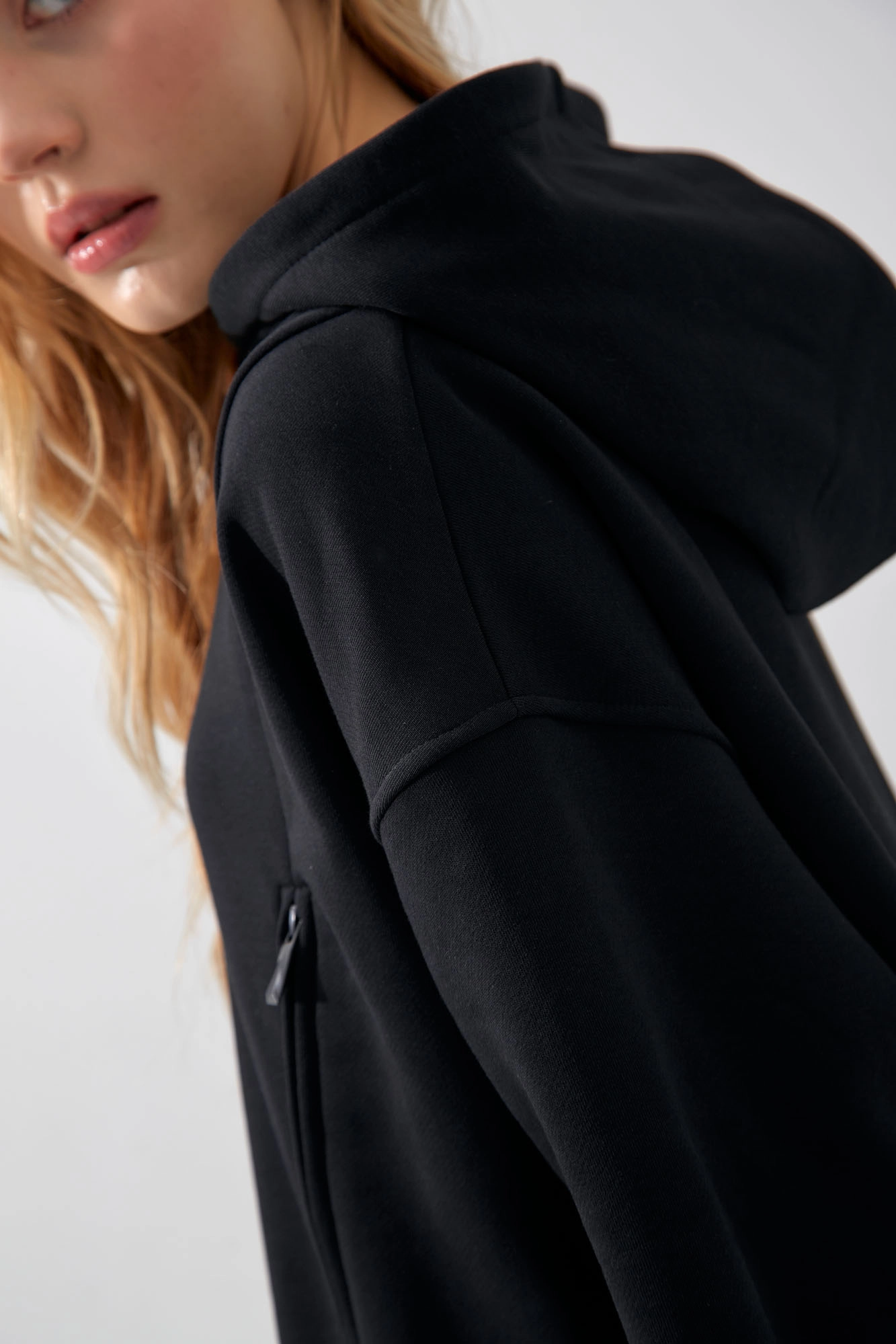 W-241-P-20-0063 худи the hills