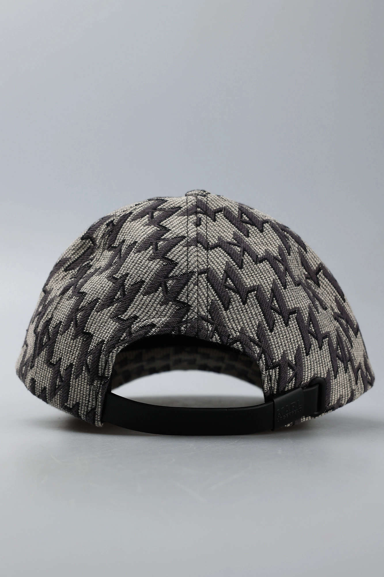 216W3414 Кепка Karl Lagerfeld Серый