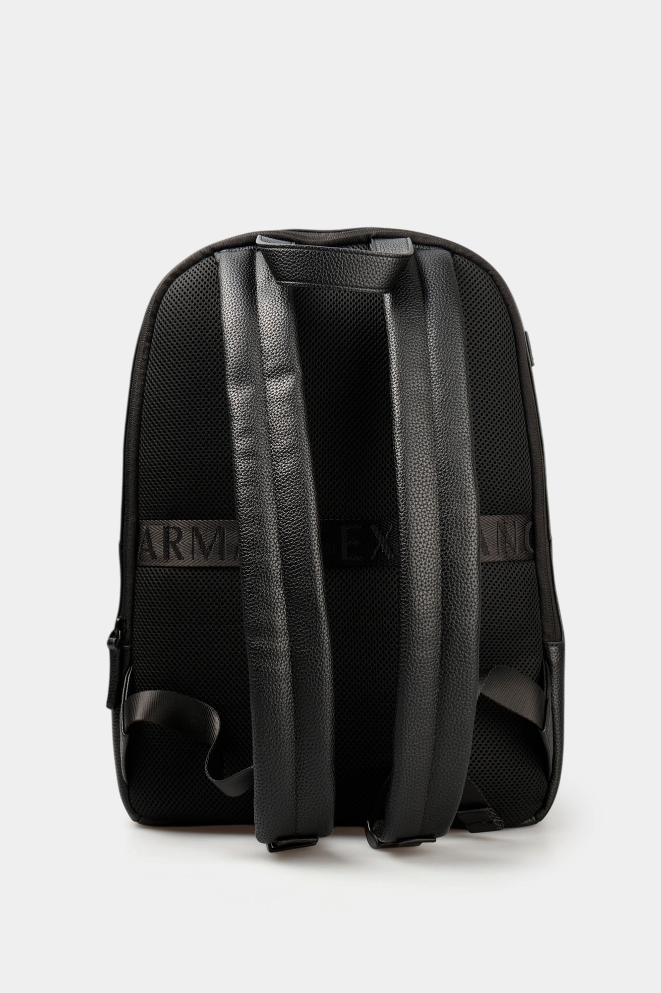 XM002030_AF19929 Рюкзак Armani Exchange Черный