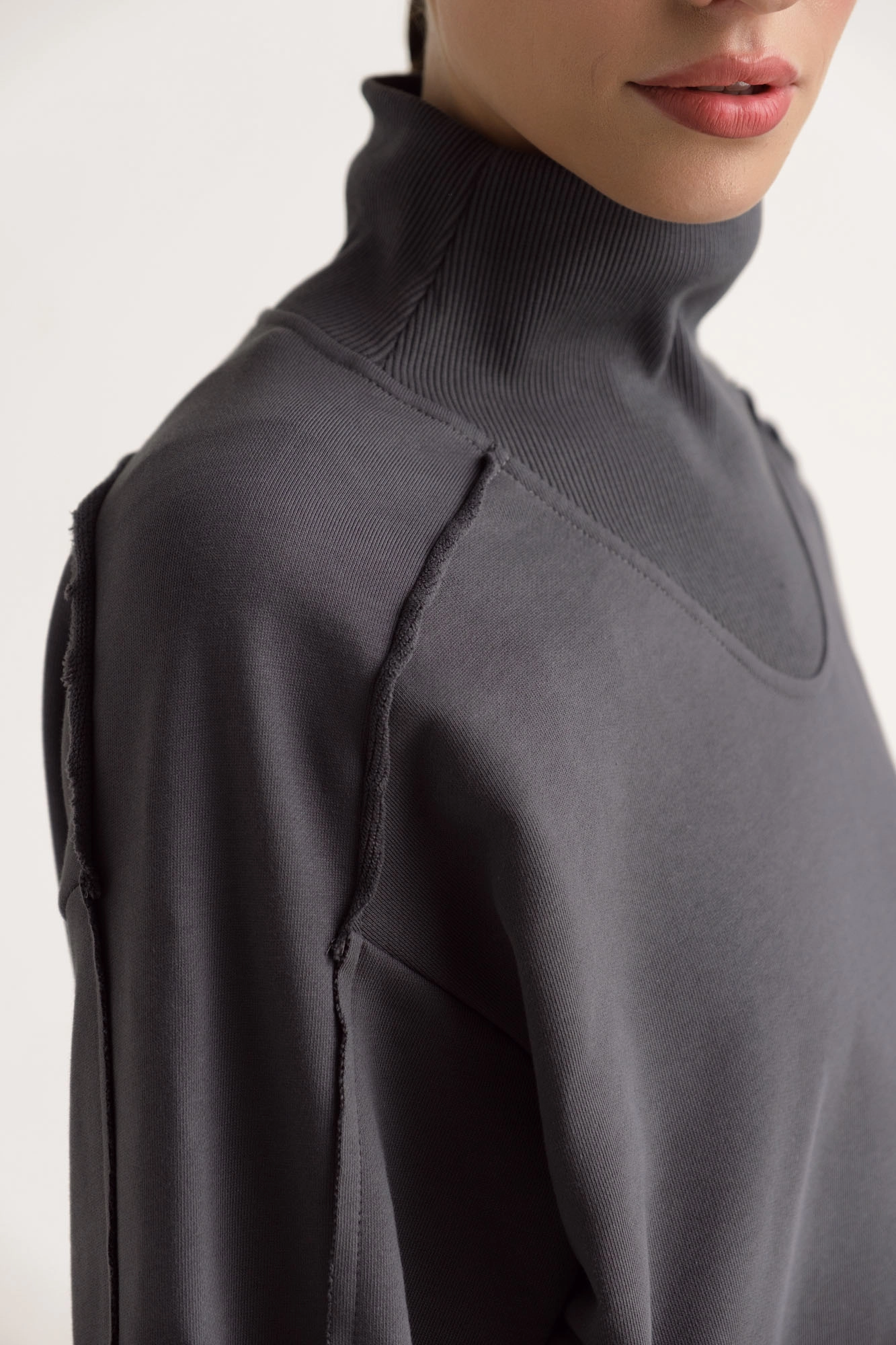 W-242-P-43-0006 свитшот the hills