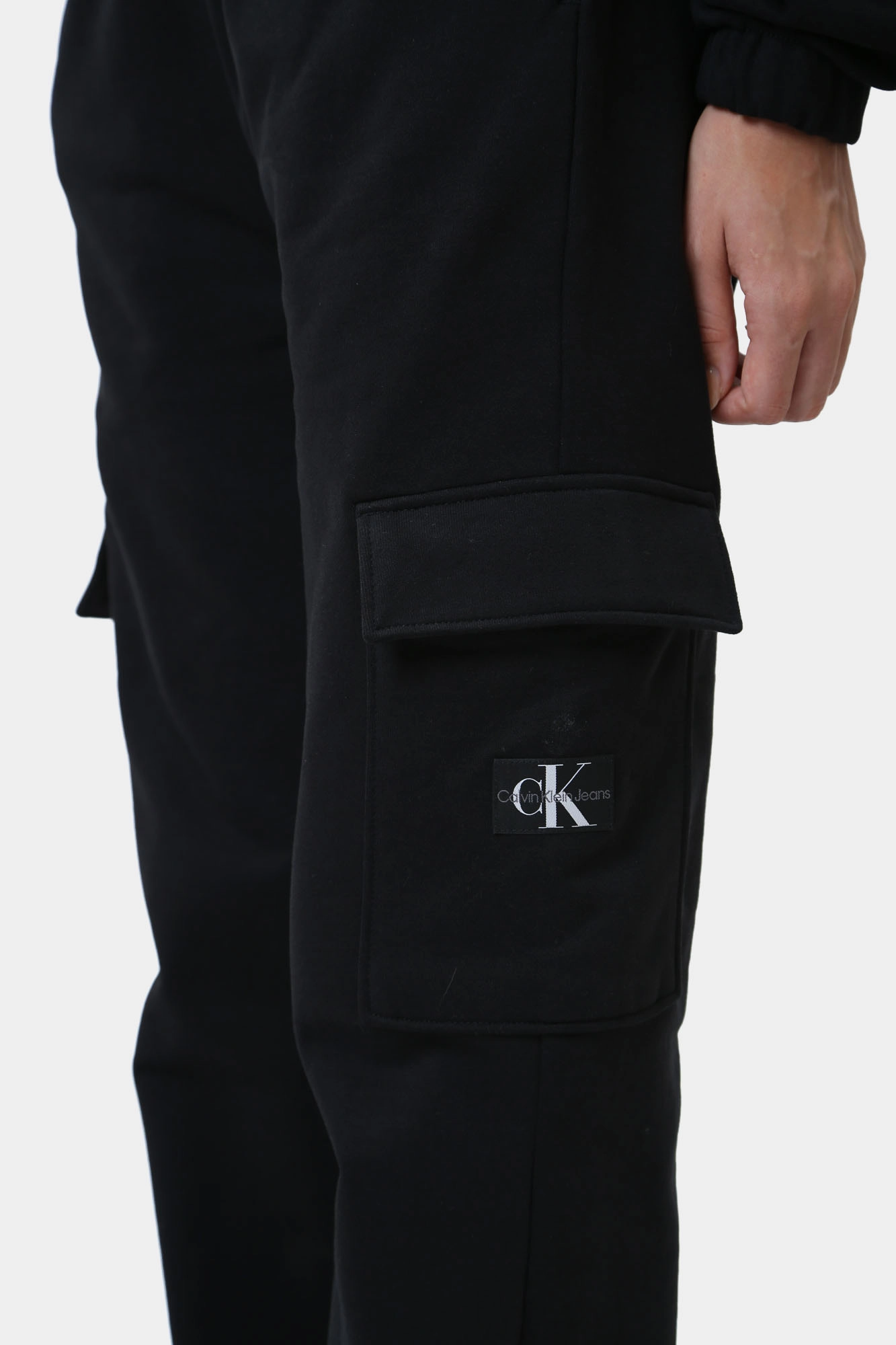 J20J223589 брюки спортивные calvin klein jeans 