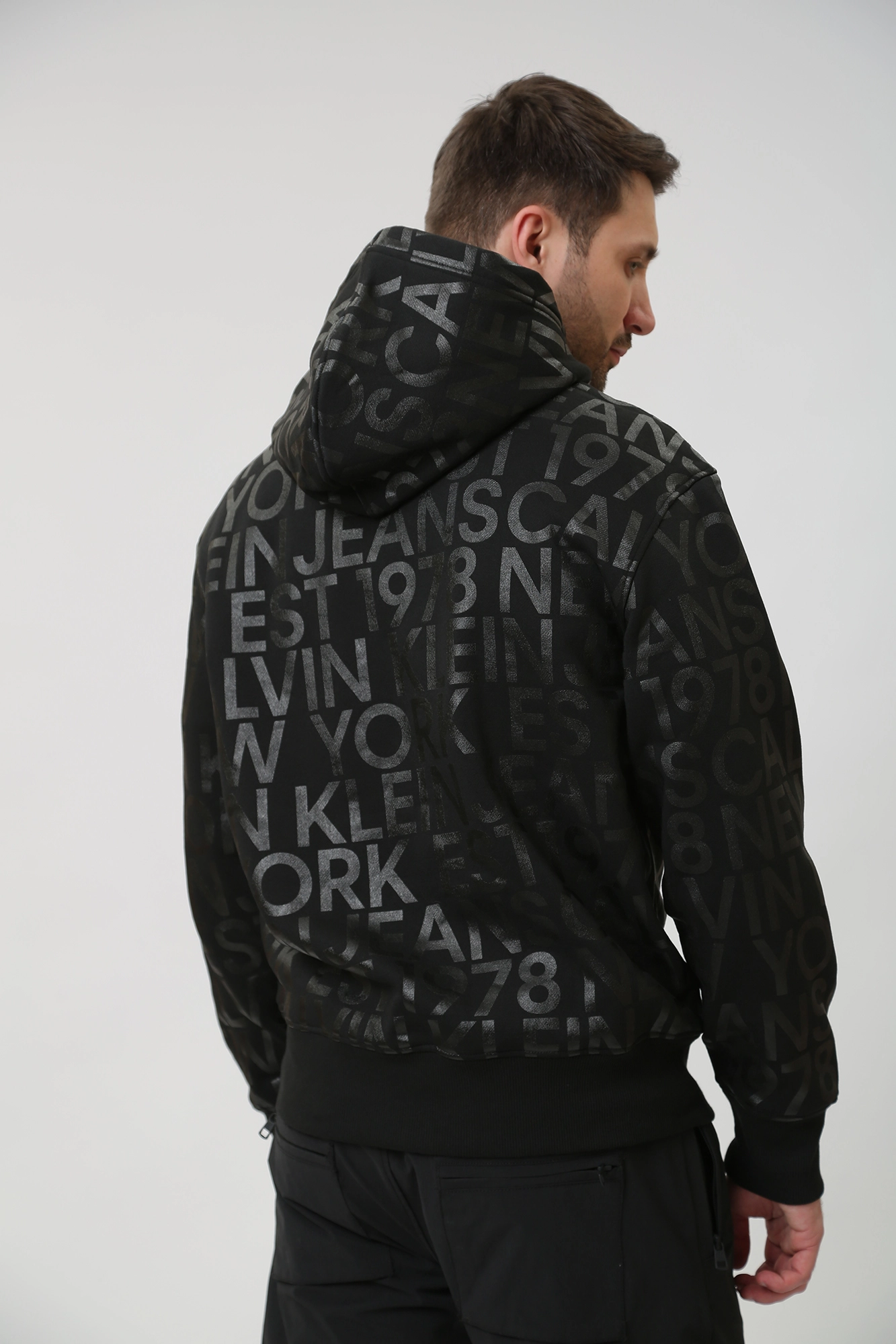 Est nineteen jeans 2025
