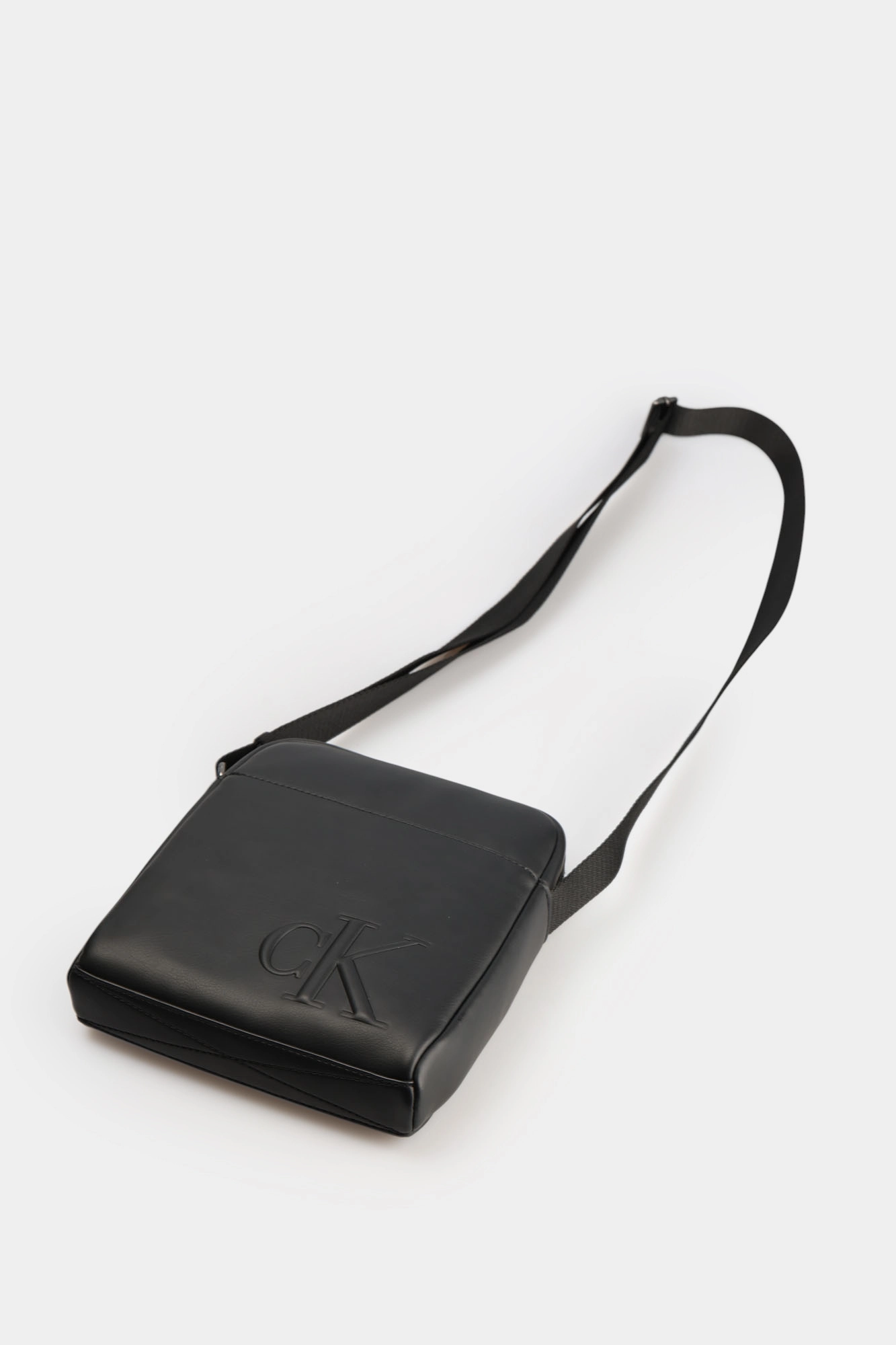 LV04D3248G Сумка Calvin Klein Jeans Черный