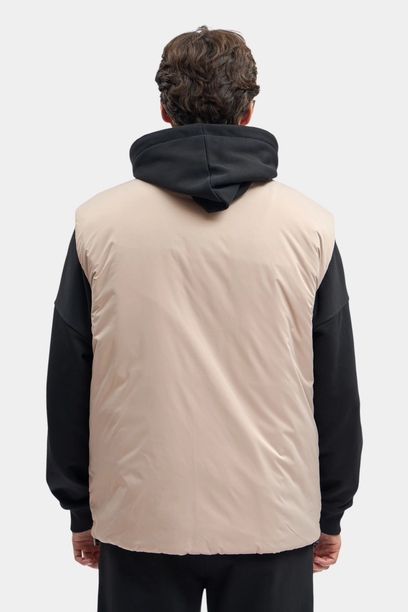 M-252-P-20-0501 Жилет The Hills Черный