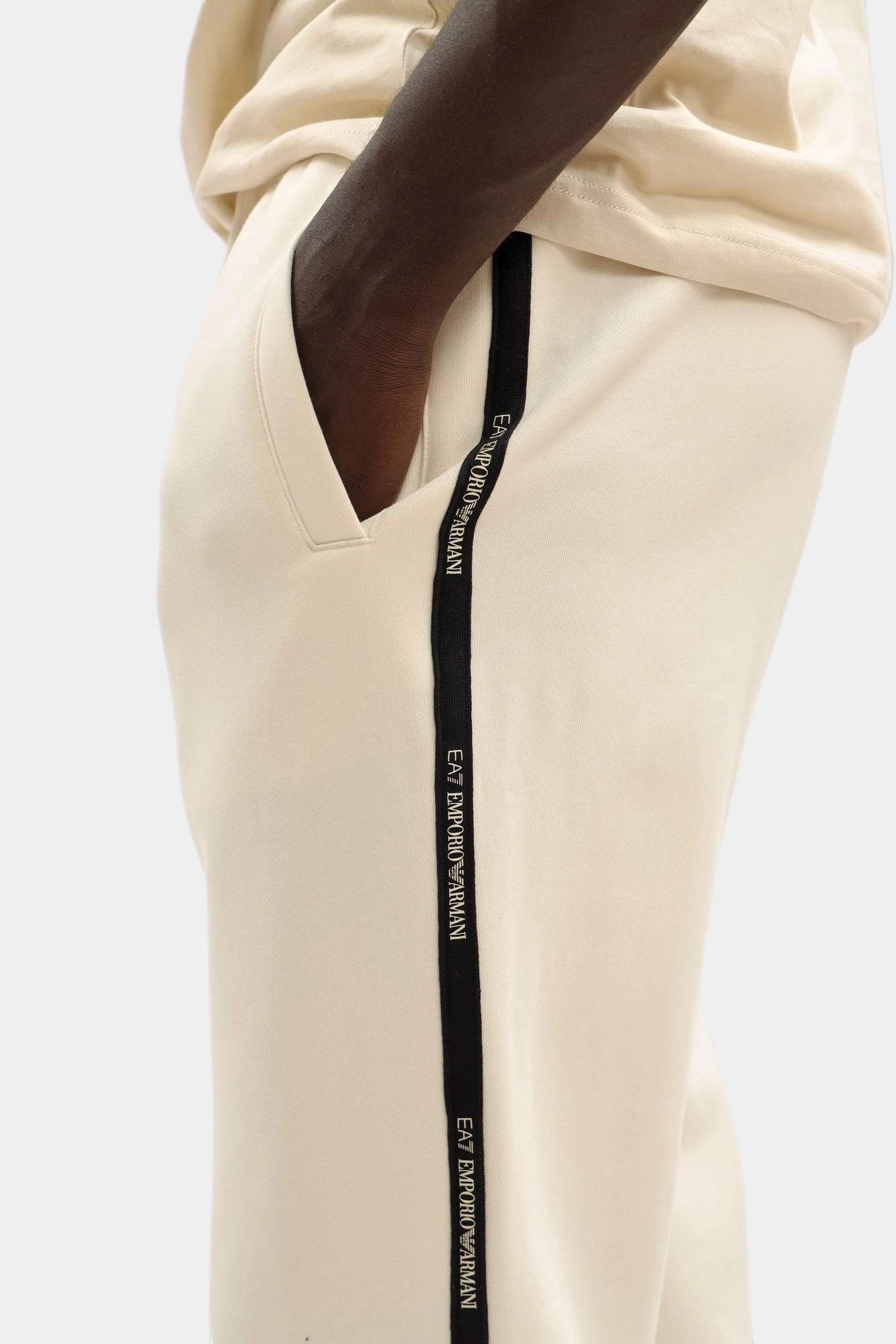 7M000974_AF10377 Брюки спортивные EA7 Бежевый