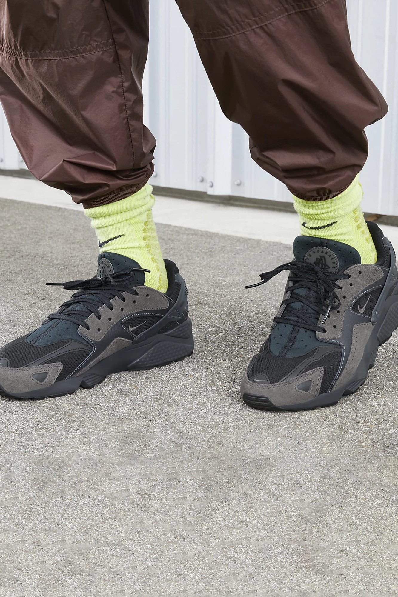DZ3306 Кроссовки женские Nike Air Huarache Runner Nike Черный