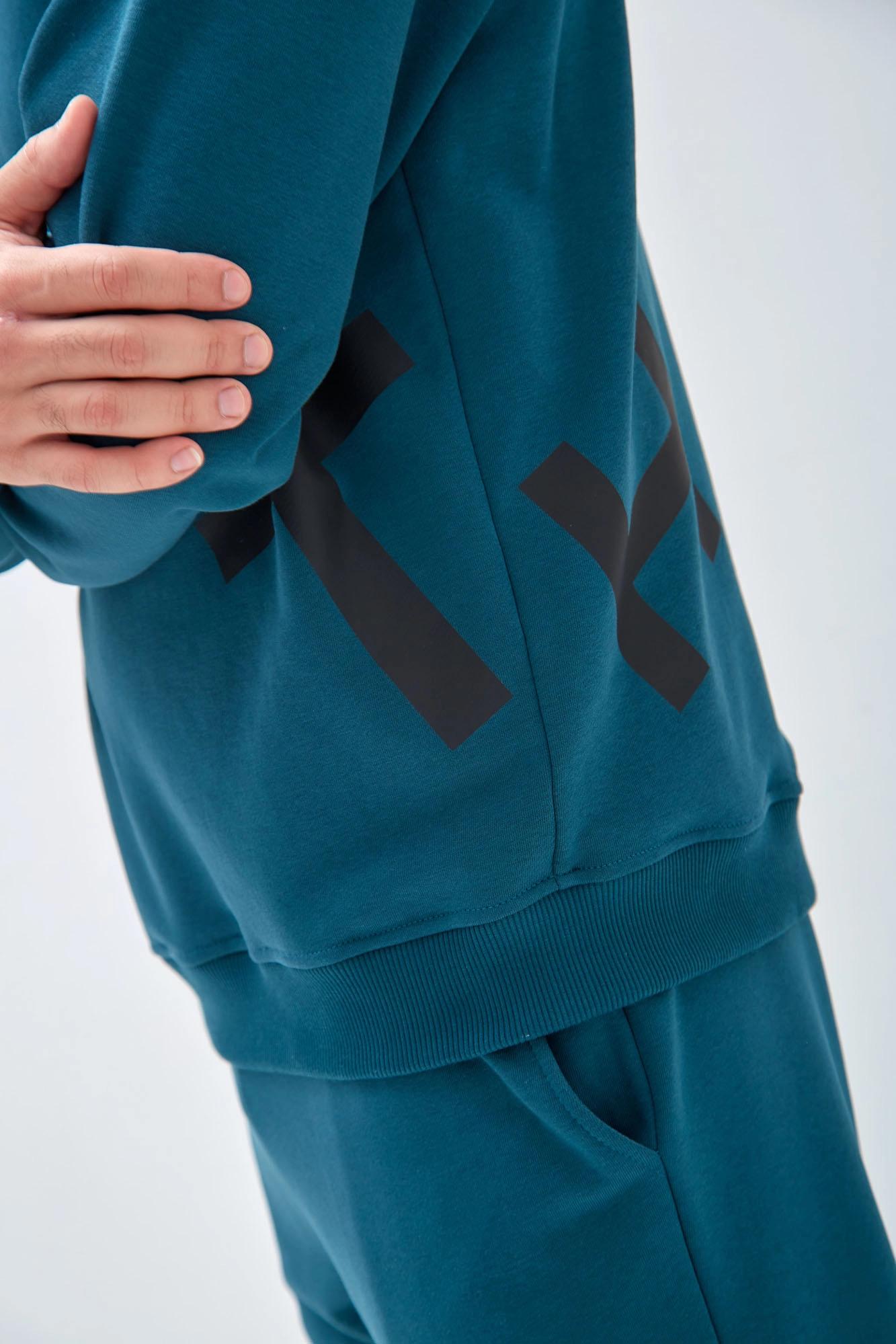 M-241-P-20-0060 Свитшот The Hills Зеленый