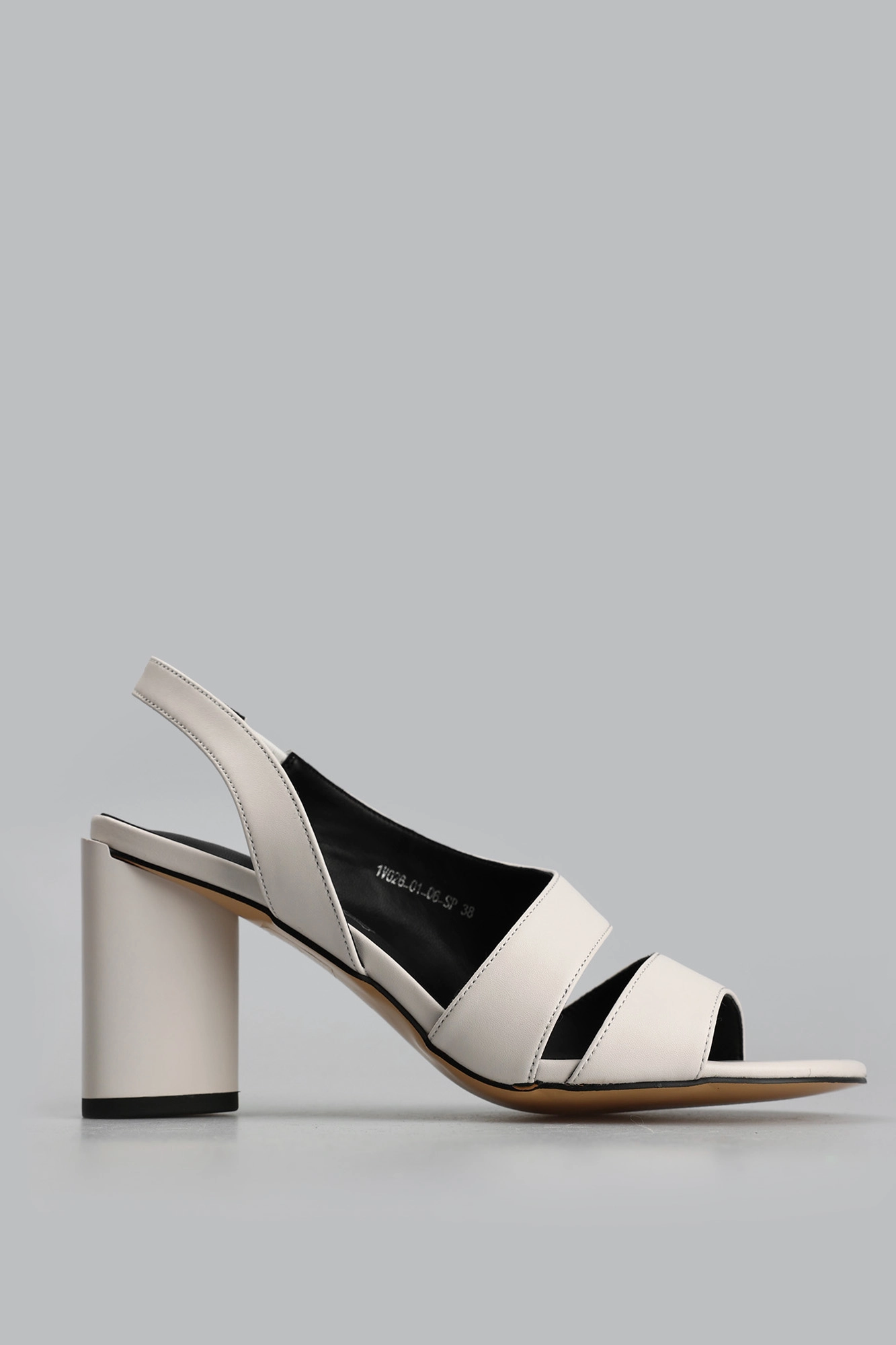 IV026_01 Босоножки Spur Белый