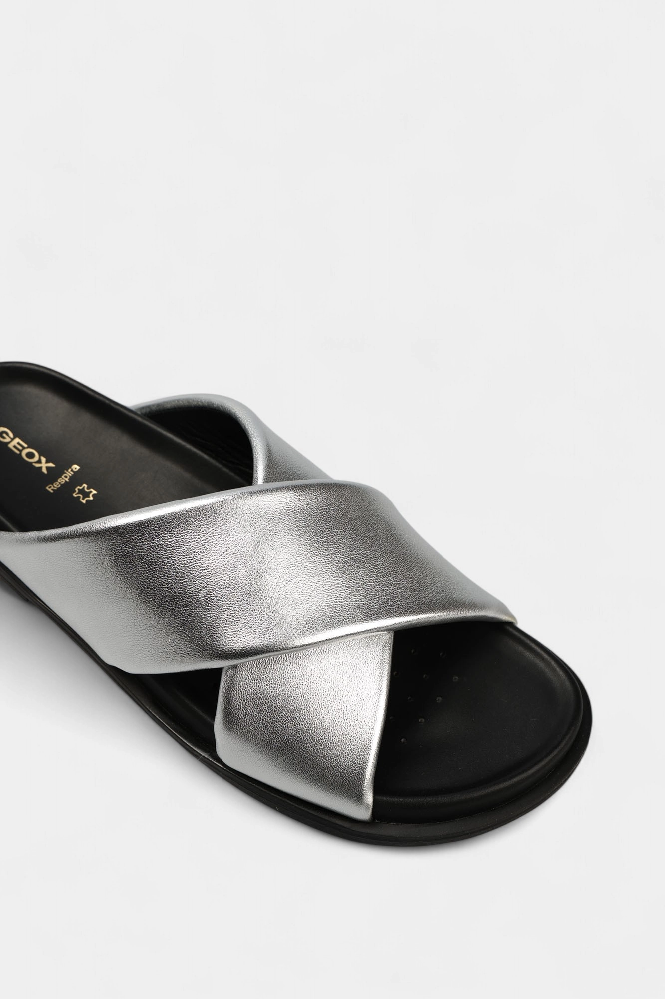 D55YWB000Y2C Сабо Geox Серебряный