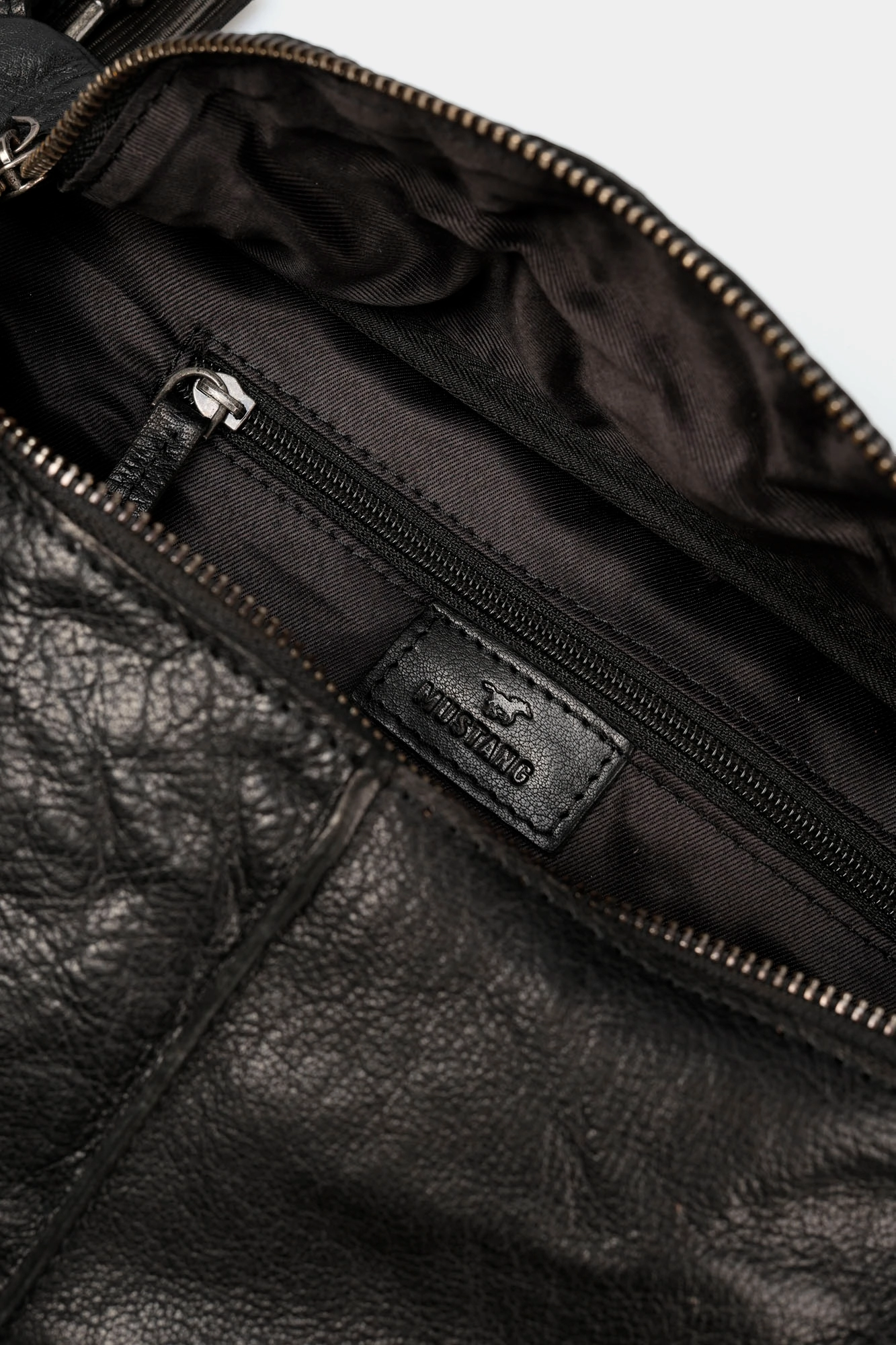 45,1233 Сумка Mustang Черный
