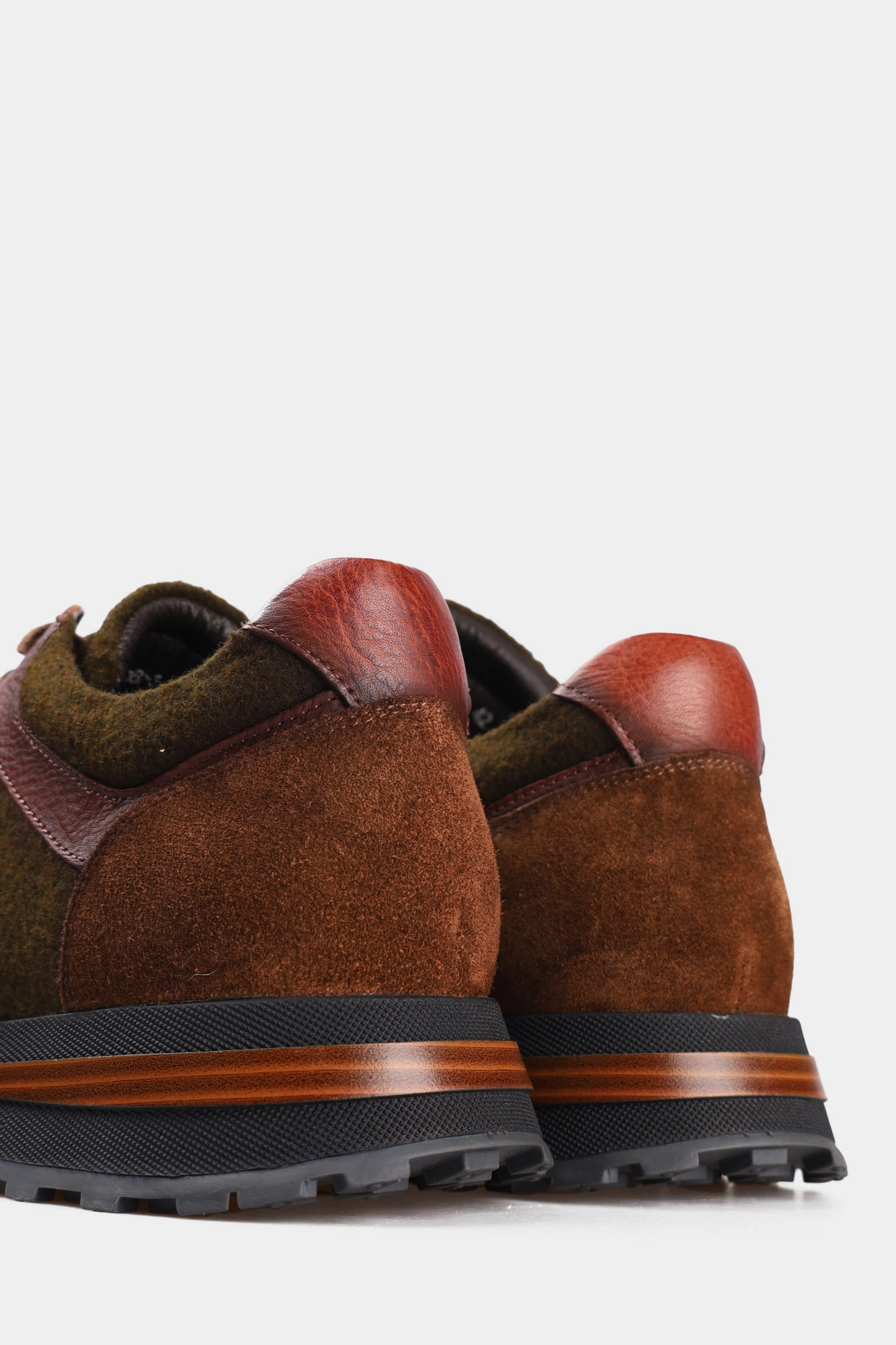 V560-82 Кроссовки Graciana Коричневый