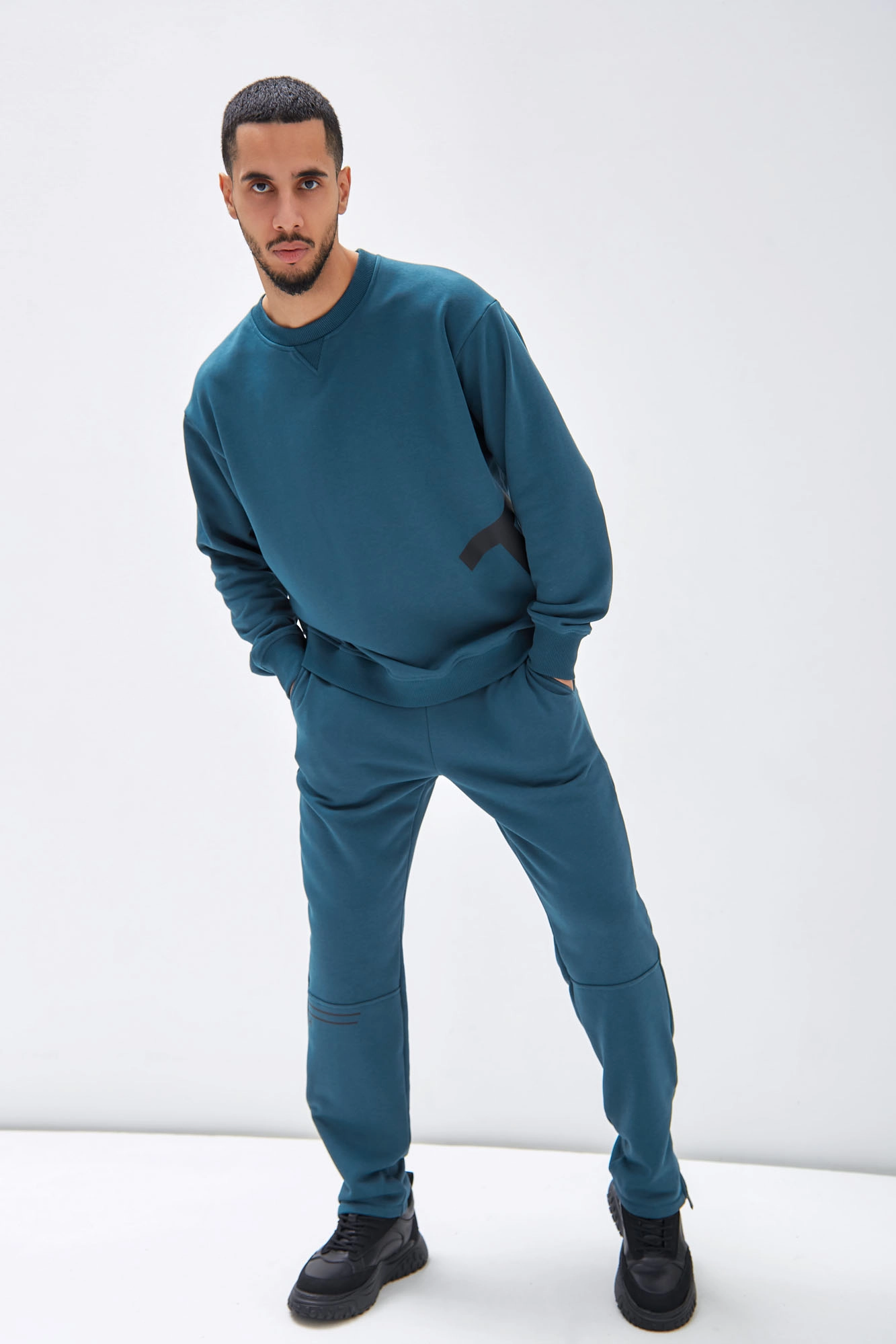 M-241-P-20-0060 Свитшот The Hills Зеленый