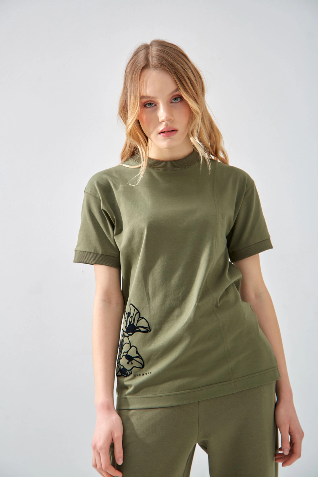 W-241-P-22-0064 футболка the hills 