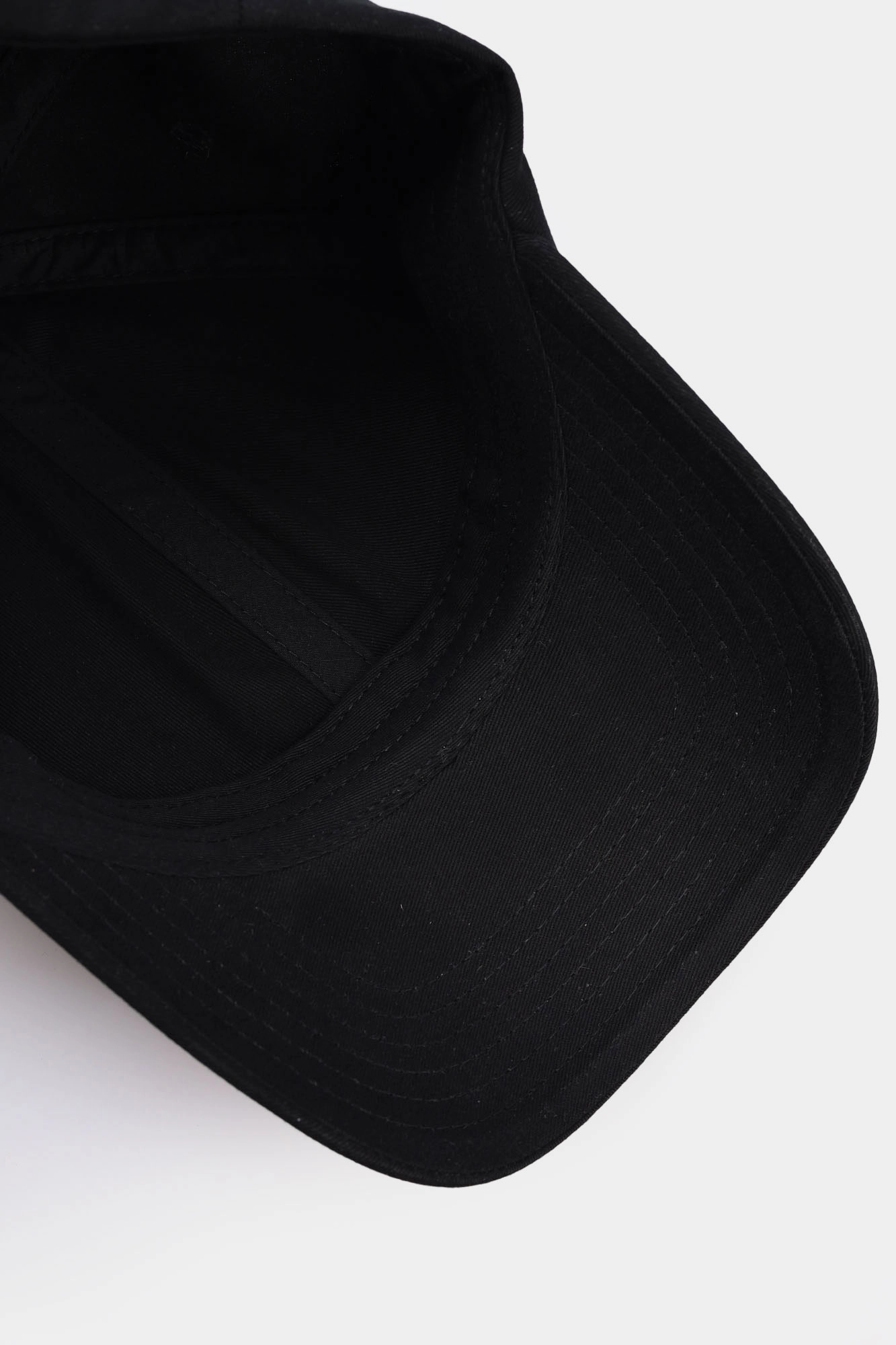 30041136_10017546 Кепка Strellson Черный