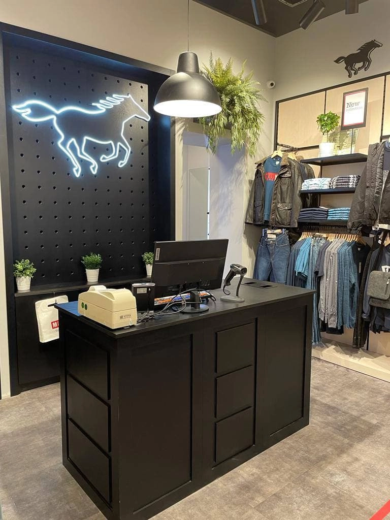 Открытие салона Mustang в Адлере