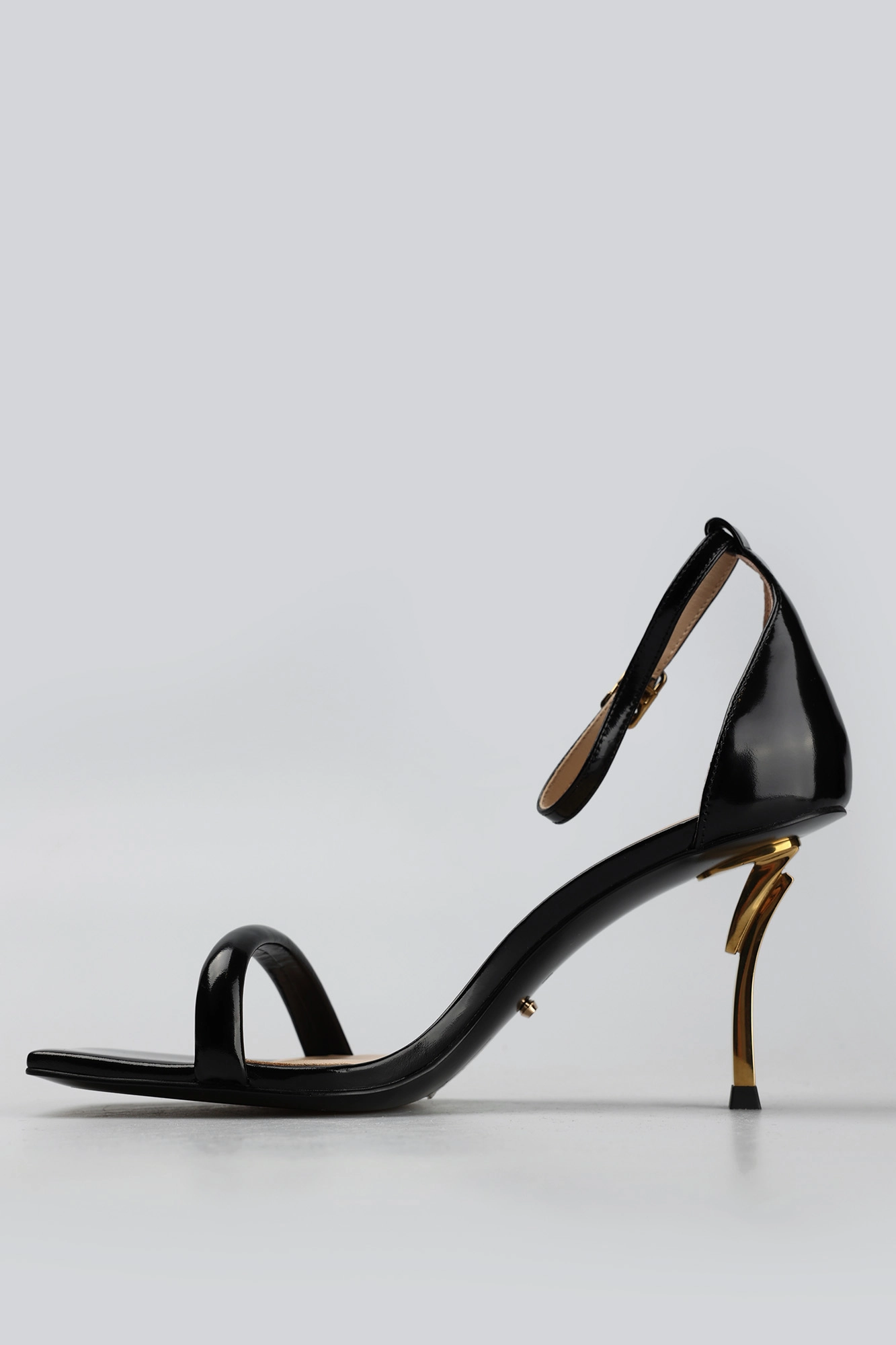 21130-2101 Босоножки Graciana Черный