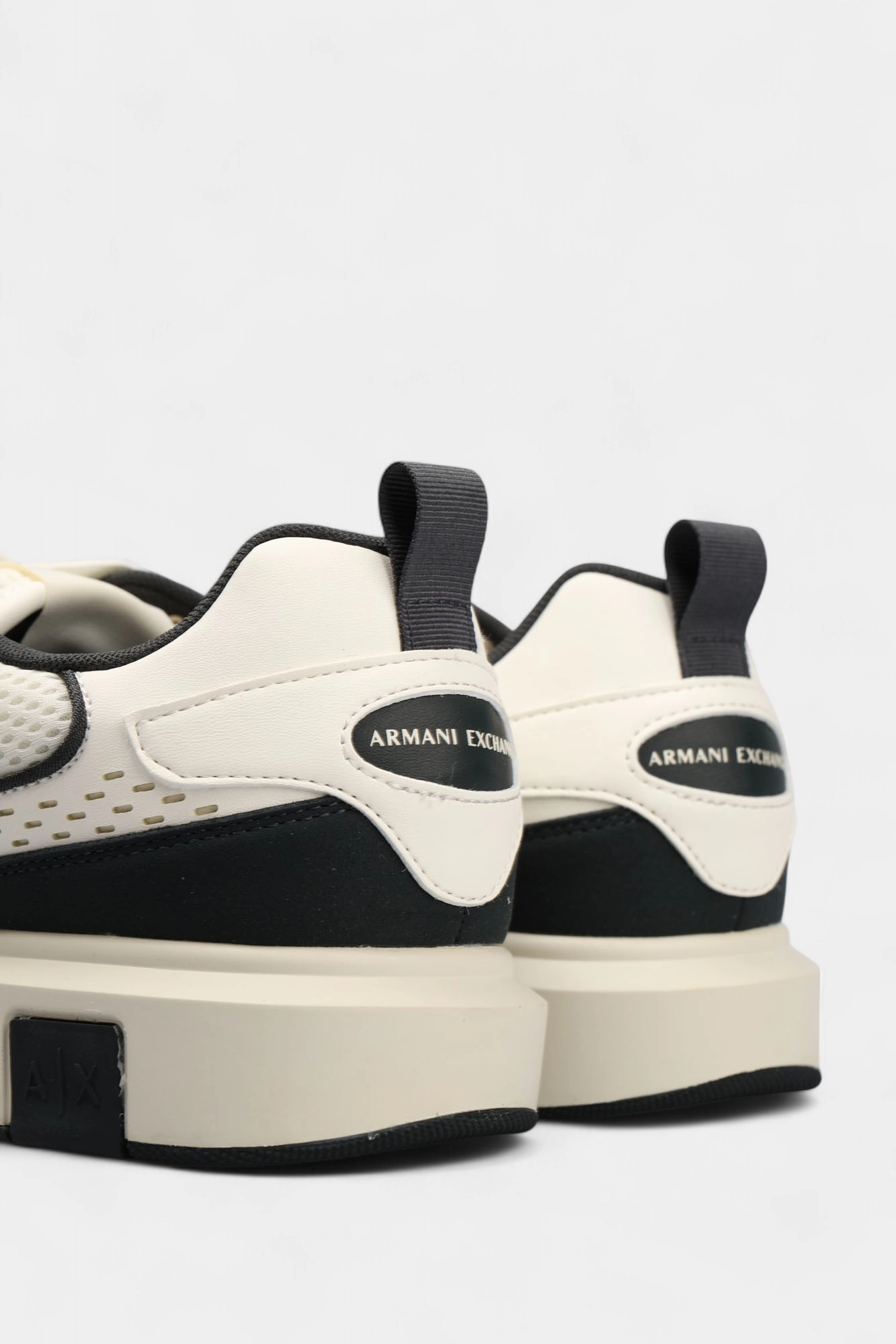 XUX242_XV912_U389 Кеды Armani Exchange Белый