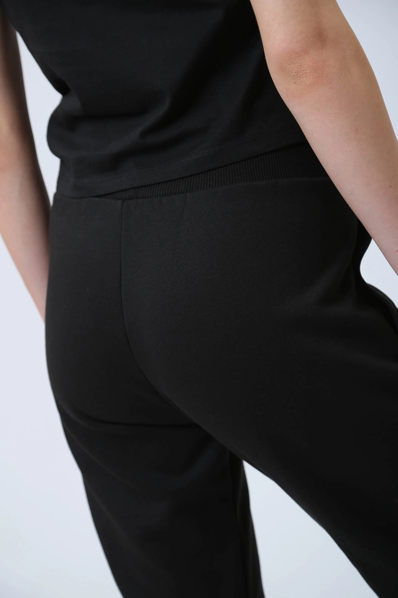 J20J222606 брюки спортивные calvin klein jeans 