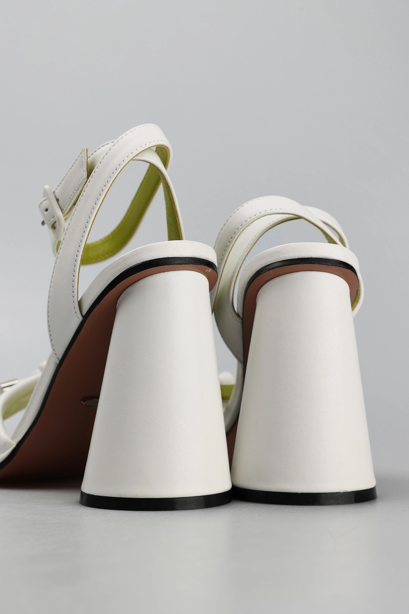 TY904-1 Босоножки Graciana Белый