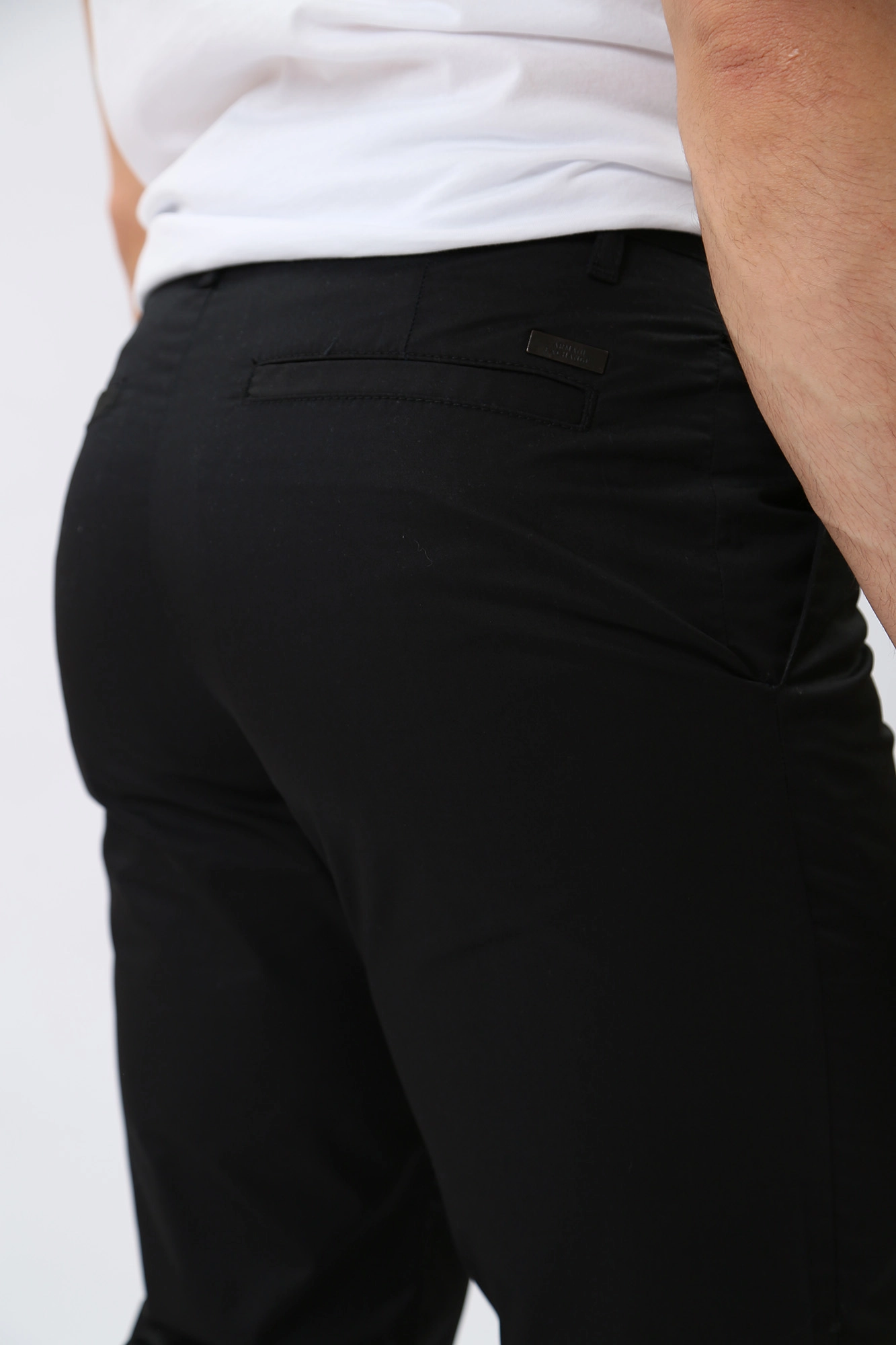 3RZP16_ZNXGZ Брюки чиносы Armani Exchange Черный