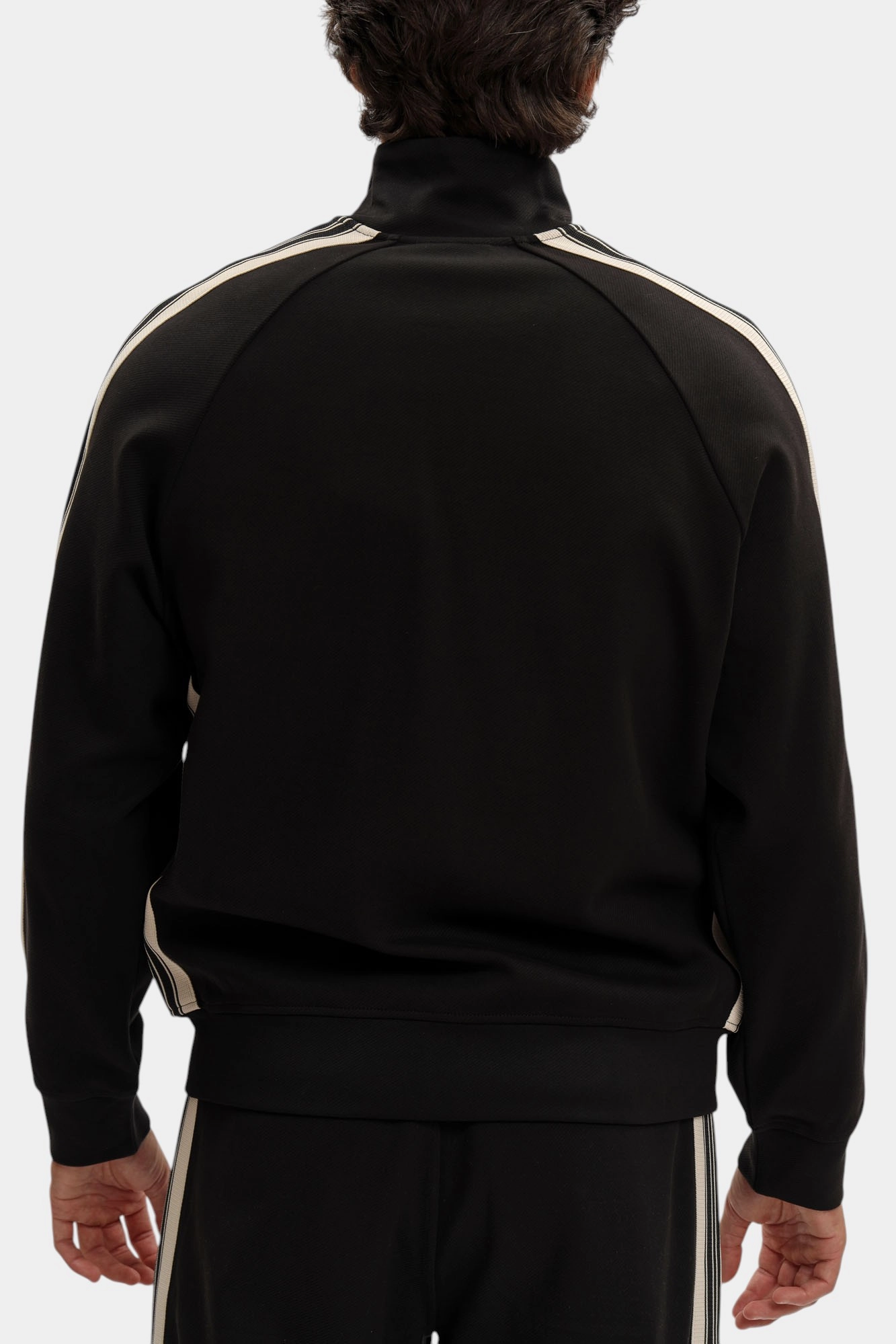 EM002872_ AF13488 Тректоп Emporio Armani Черный