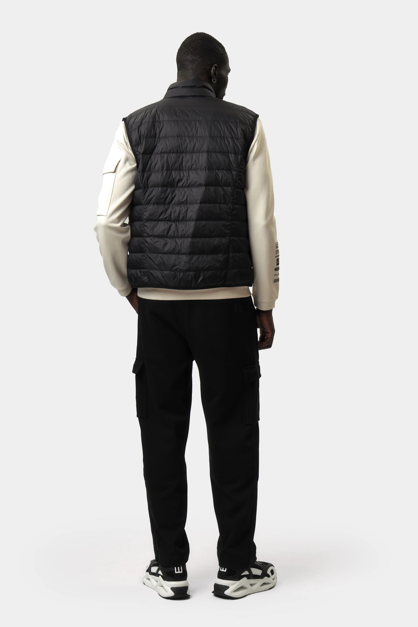 8NPQ06_PNGPZ Жилет EA7 Черный