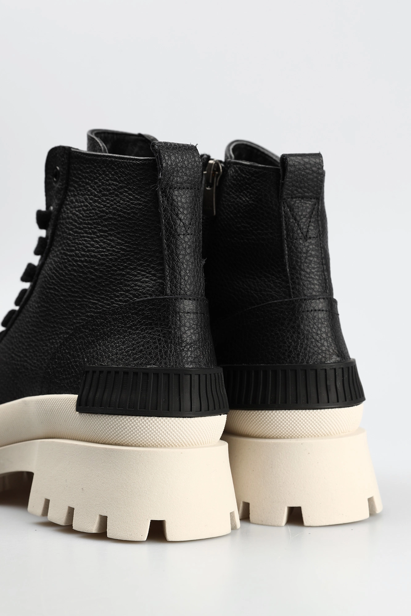 12-4379 Ботинки Marc Cony Черный