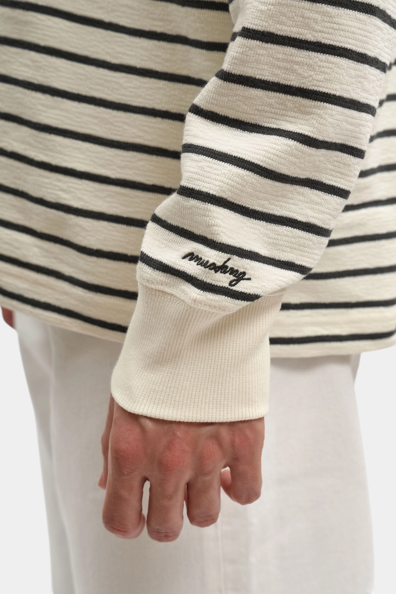 1017405 Лонгслив Mustang Белый