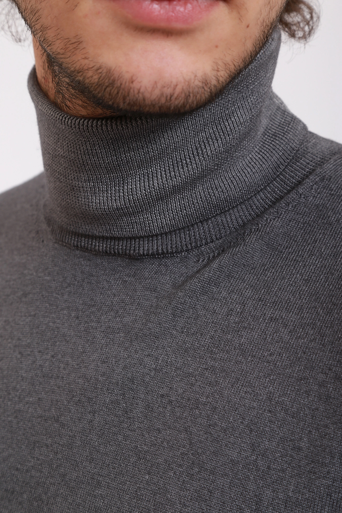 52M00530-0F000715 Водолазка Trussardi Серый