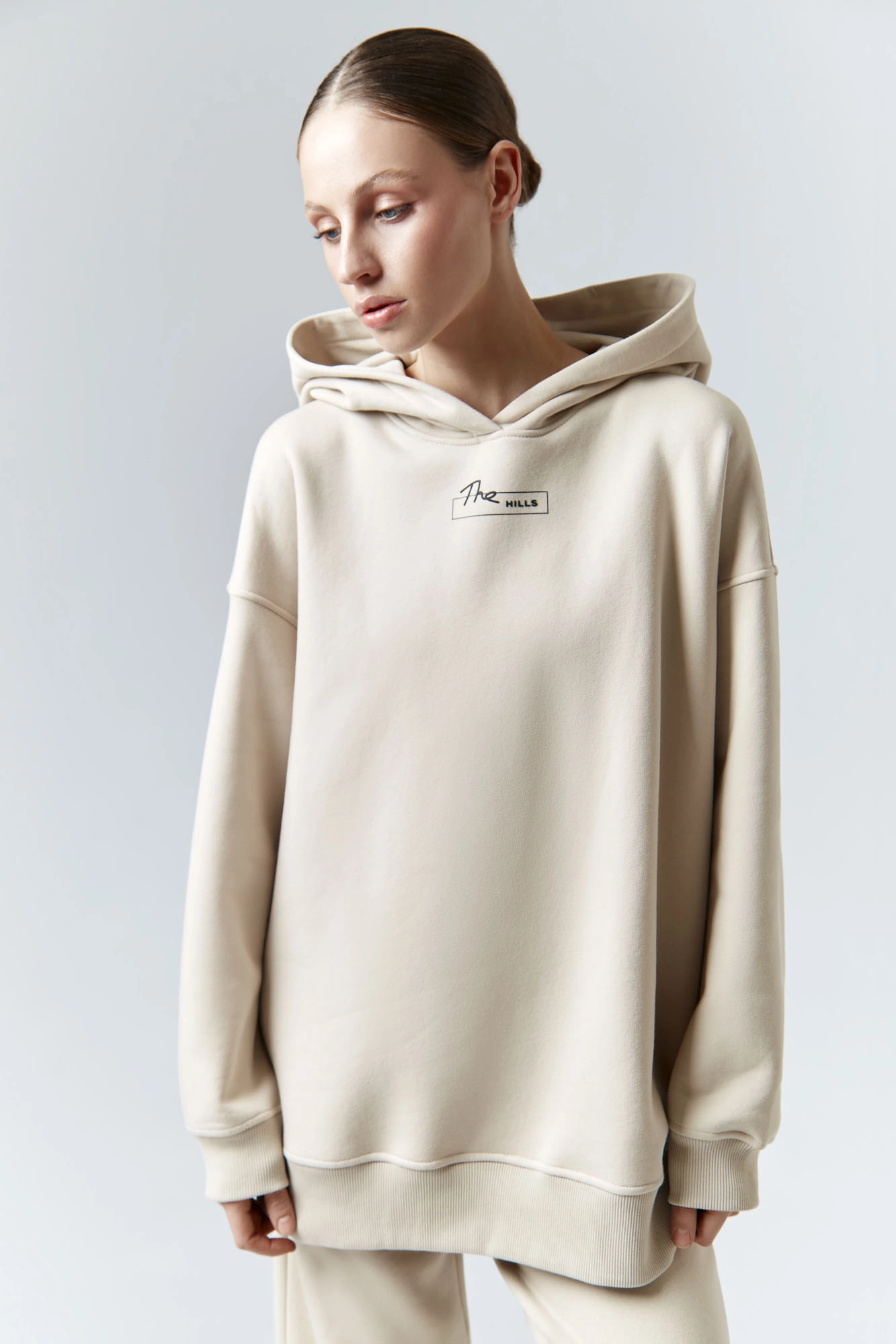 W-242-P-43-0035 худи the hills 