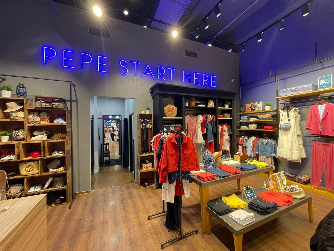 Открытие салона Denim Origins в ТРЦ Золотой Вавилон