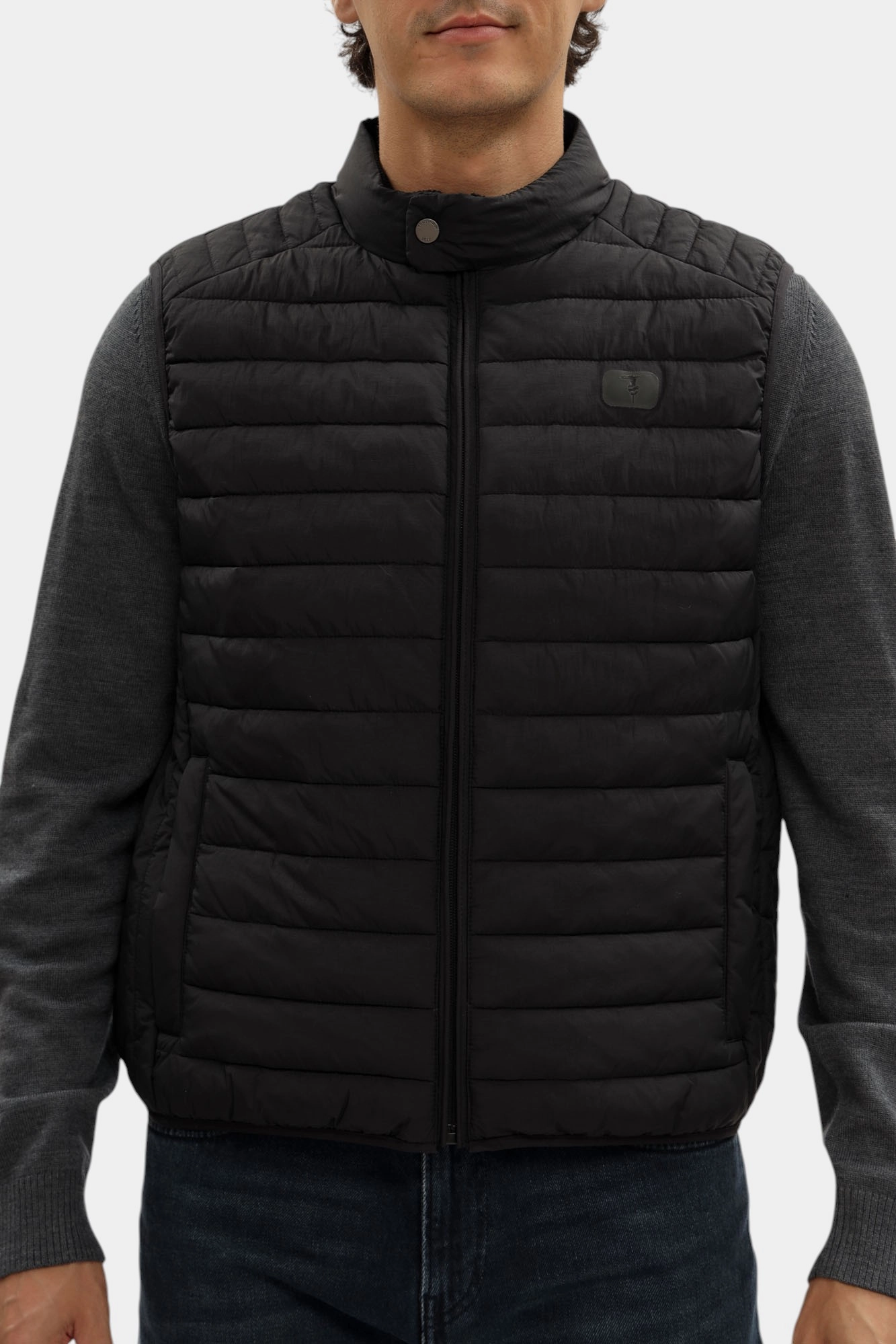 F006M000011N-MO802N10-08YR Жилет Trussardi Черный