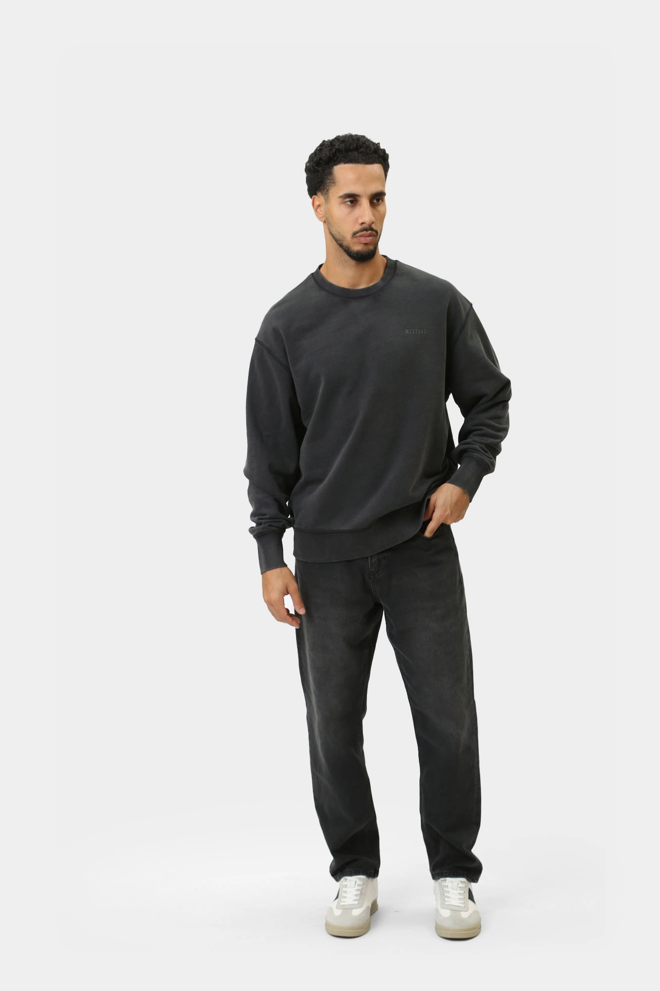 1015630 Свитшот Mustang Черный