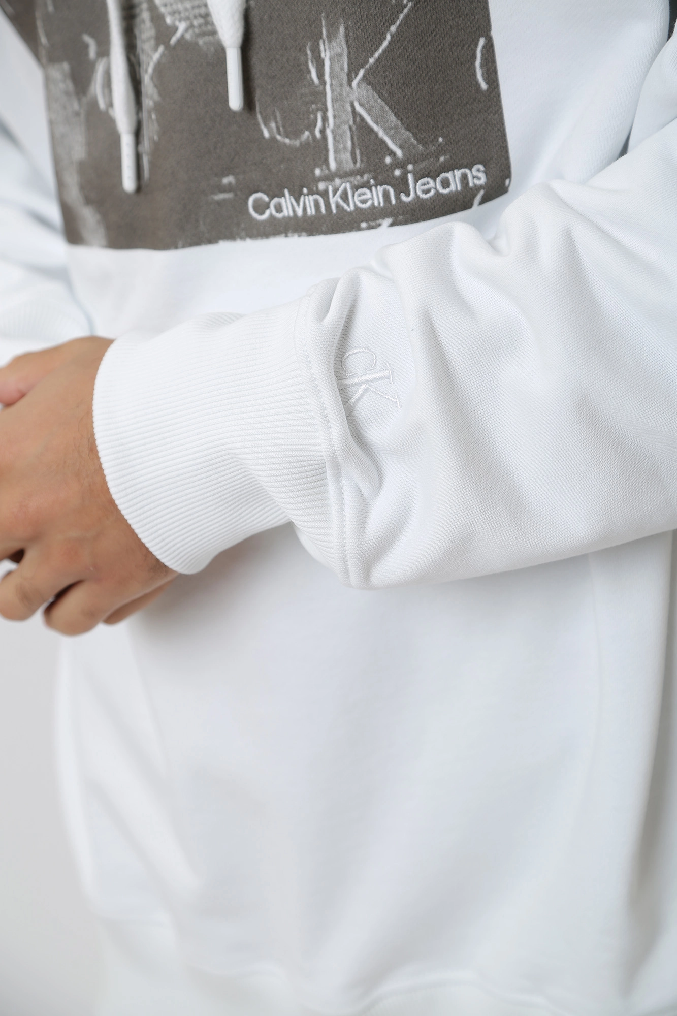 J40J400300 Худи Calvin Klein Jeans Белый