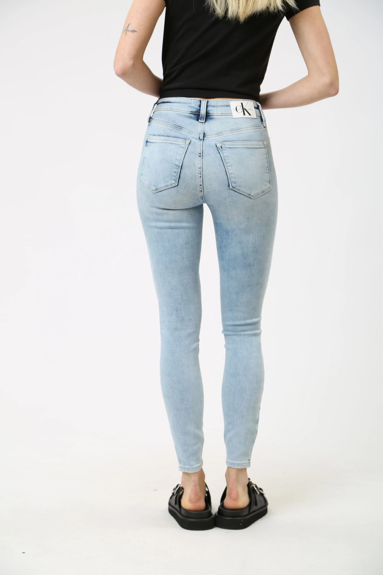 HIGH RISE SUPER SKINNY ANKLE Calvin Klein Jeans J20J222145 1AA Med Online.ru