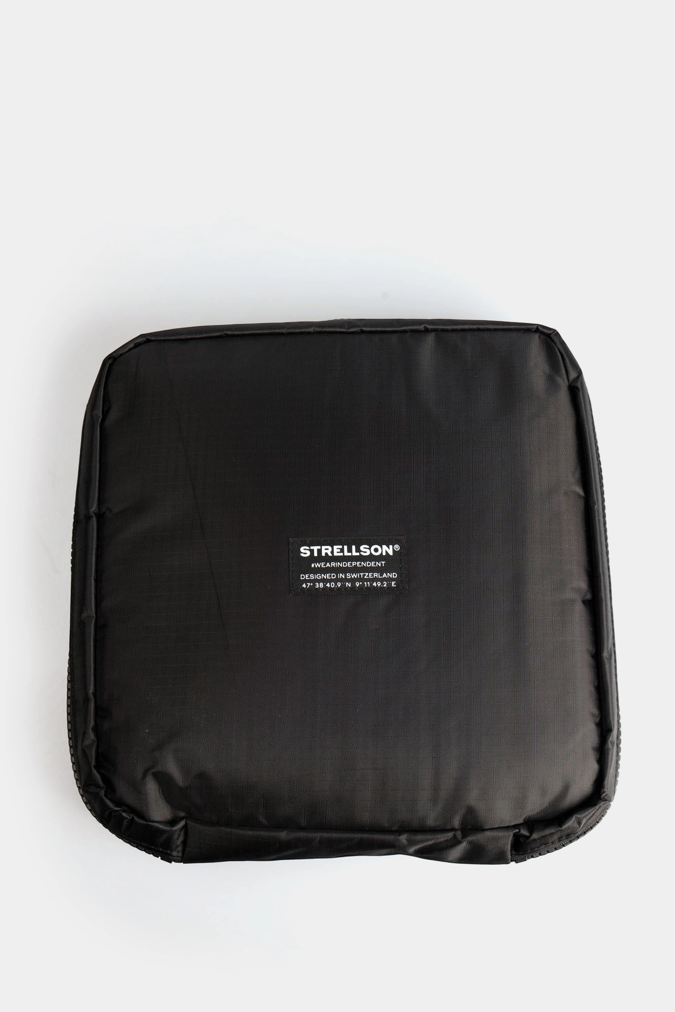 30048606_10020602 Набор шапка и шарф Strellson Черный