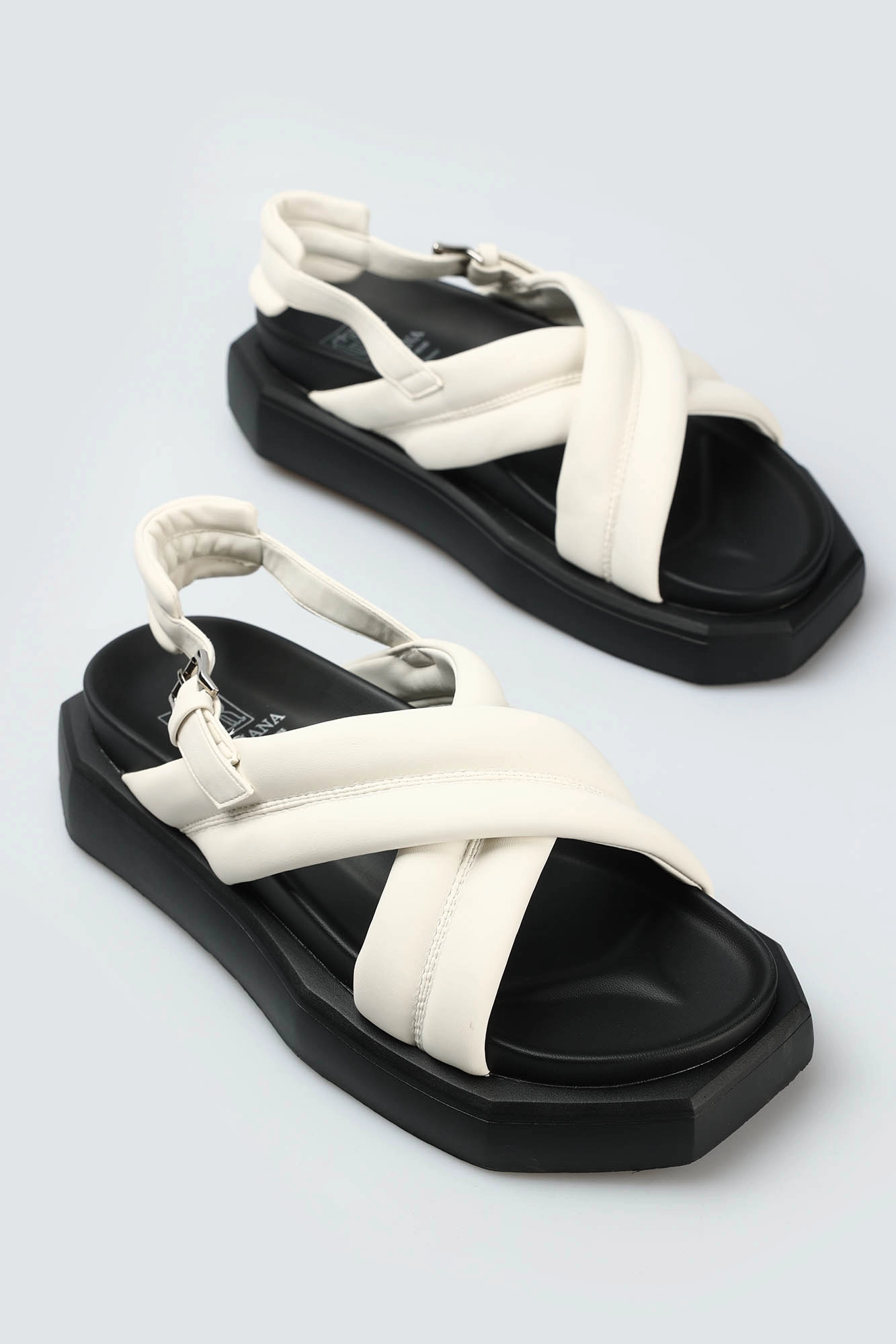 S8-011-5 Сандалии Graciana Белый