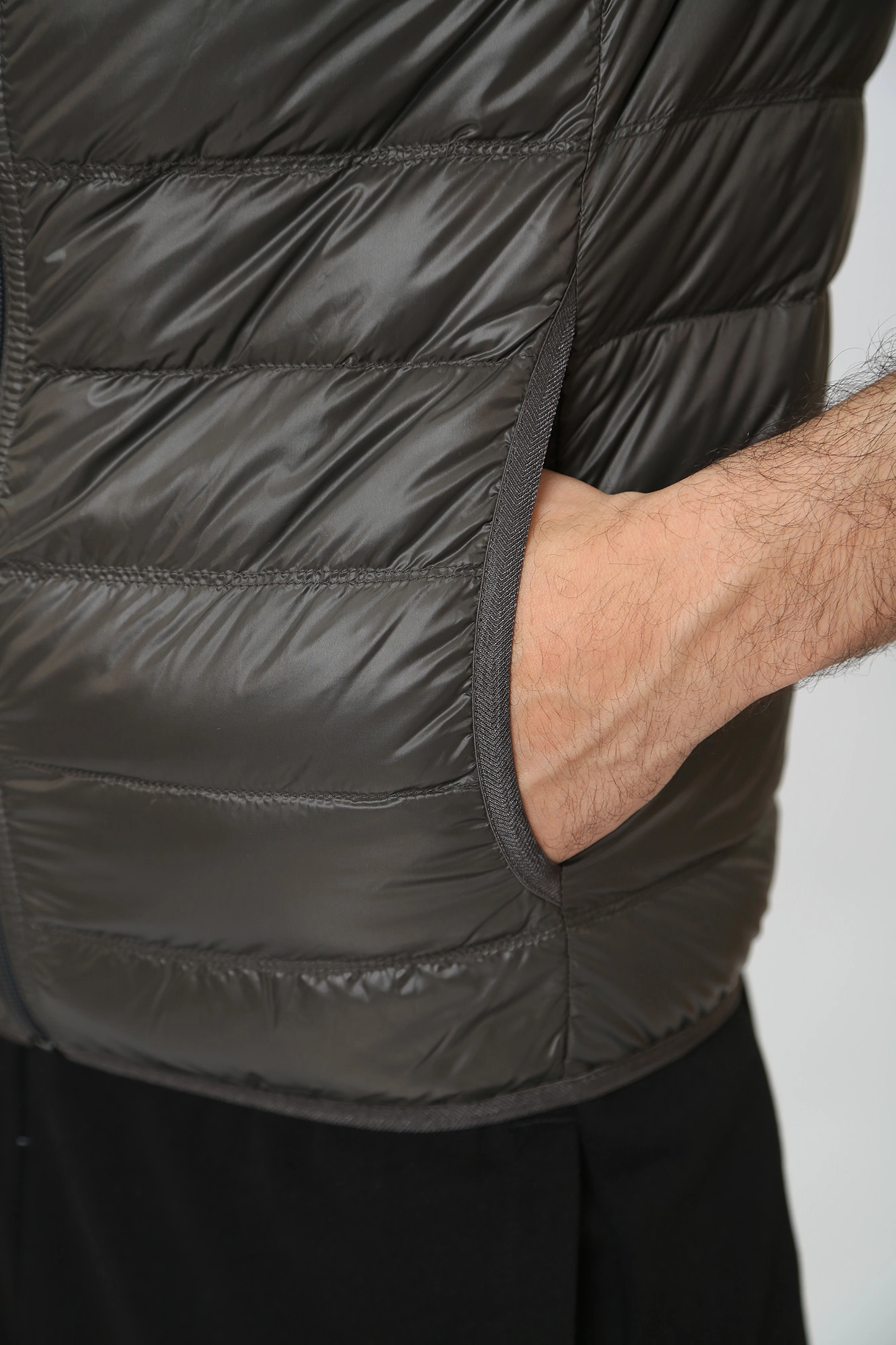 8NPQ01_PN29Z Жилет пуховый EA7 Серый