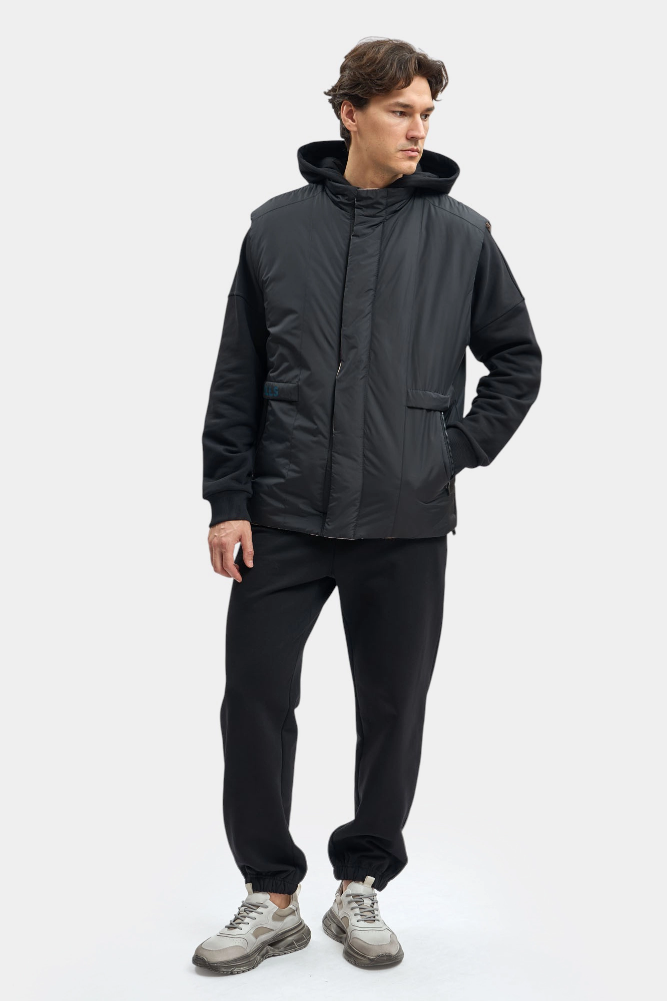 M-252-P-20-0501 Жилет The Hills Черный