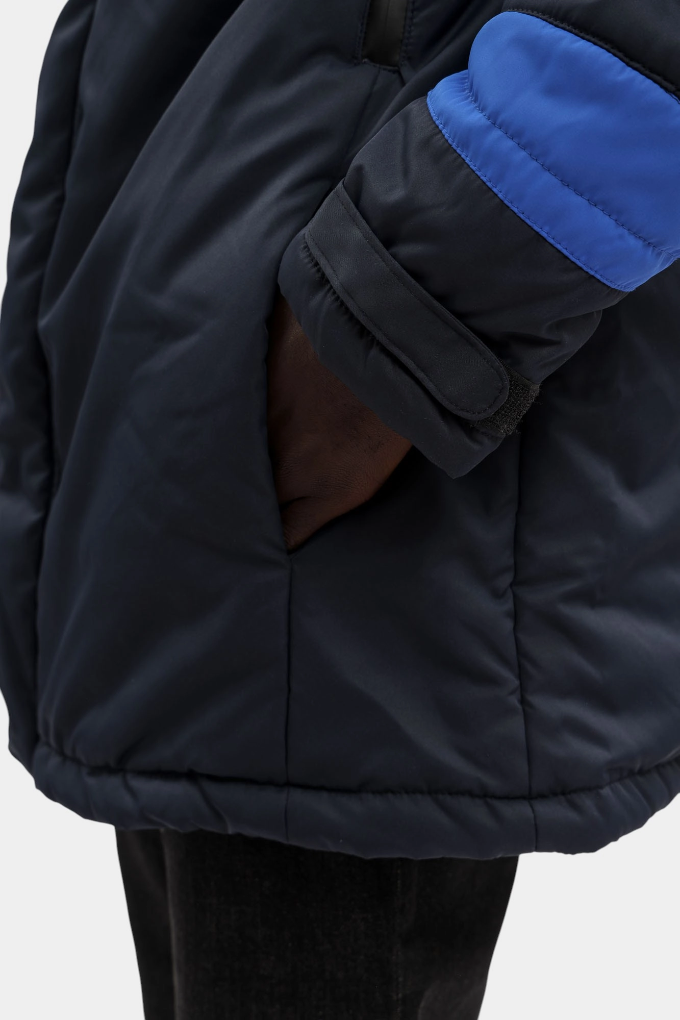 BMG0526 Пуховик Bikkembergs Коричневый