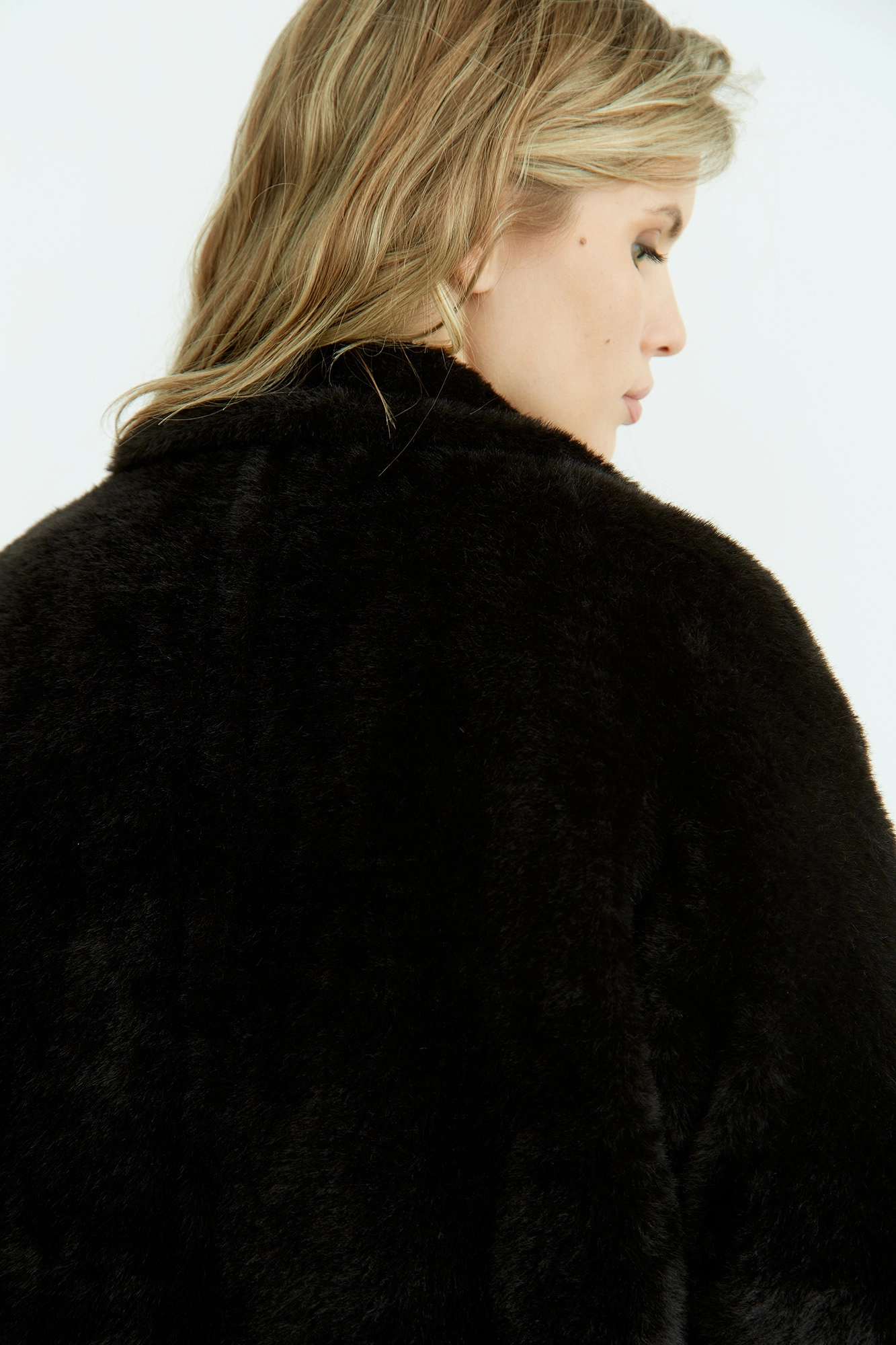 W-232-ZM-989УНО шуба the hills 