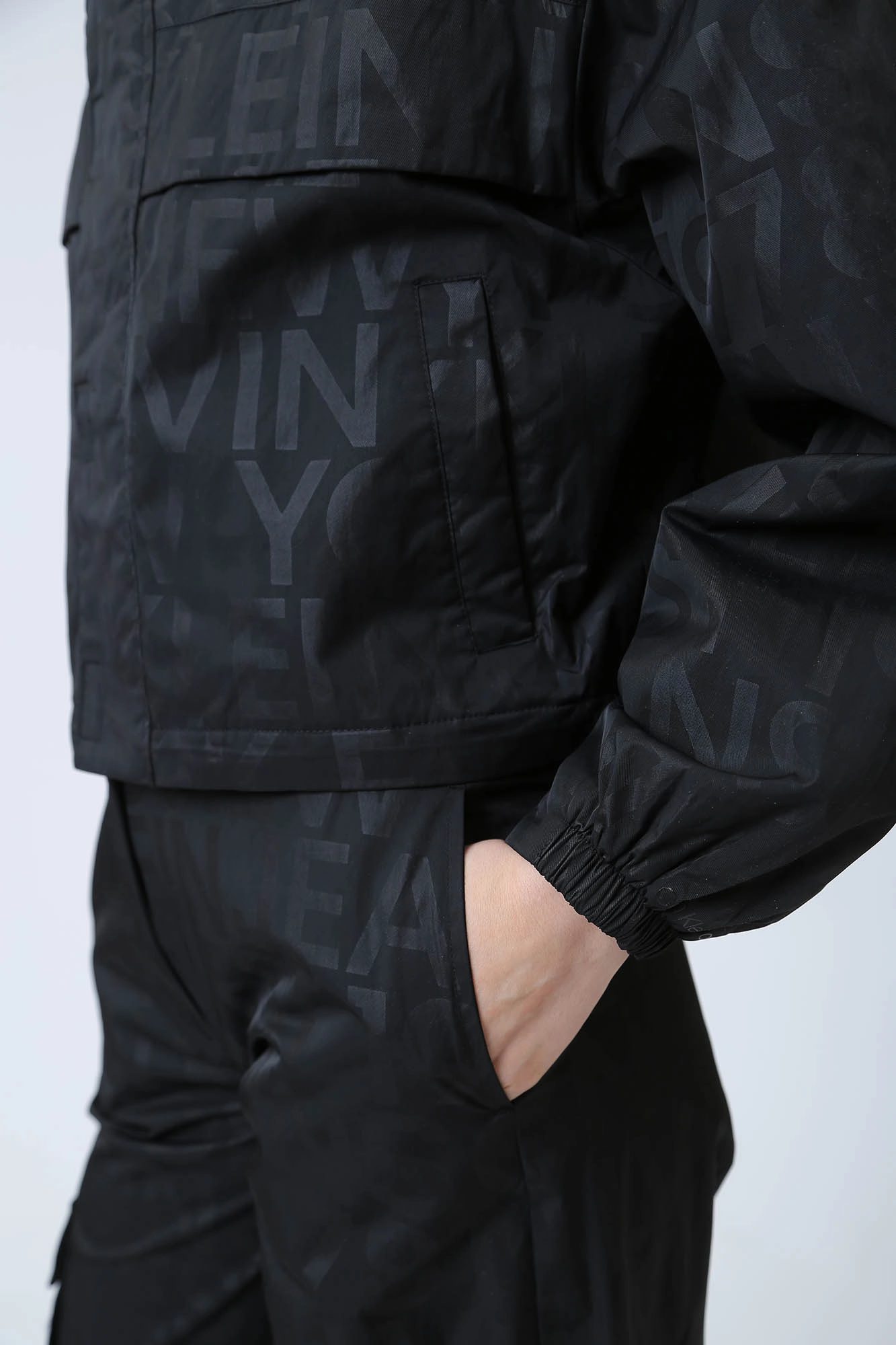 Calvin Klein Jeans J20J222595 0GL Med Online.ru