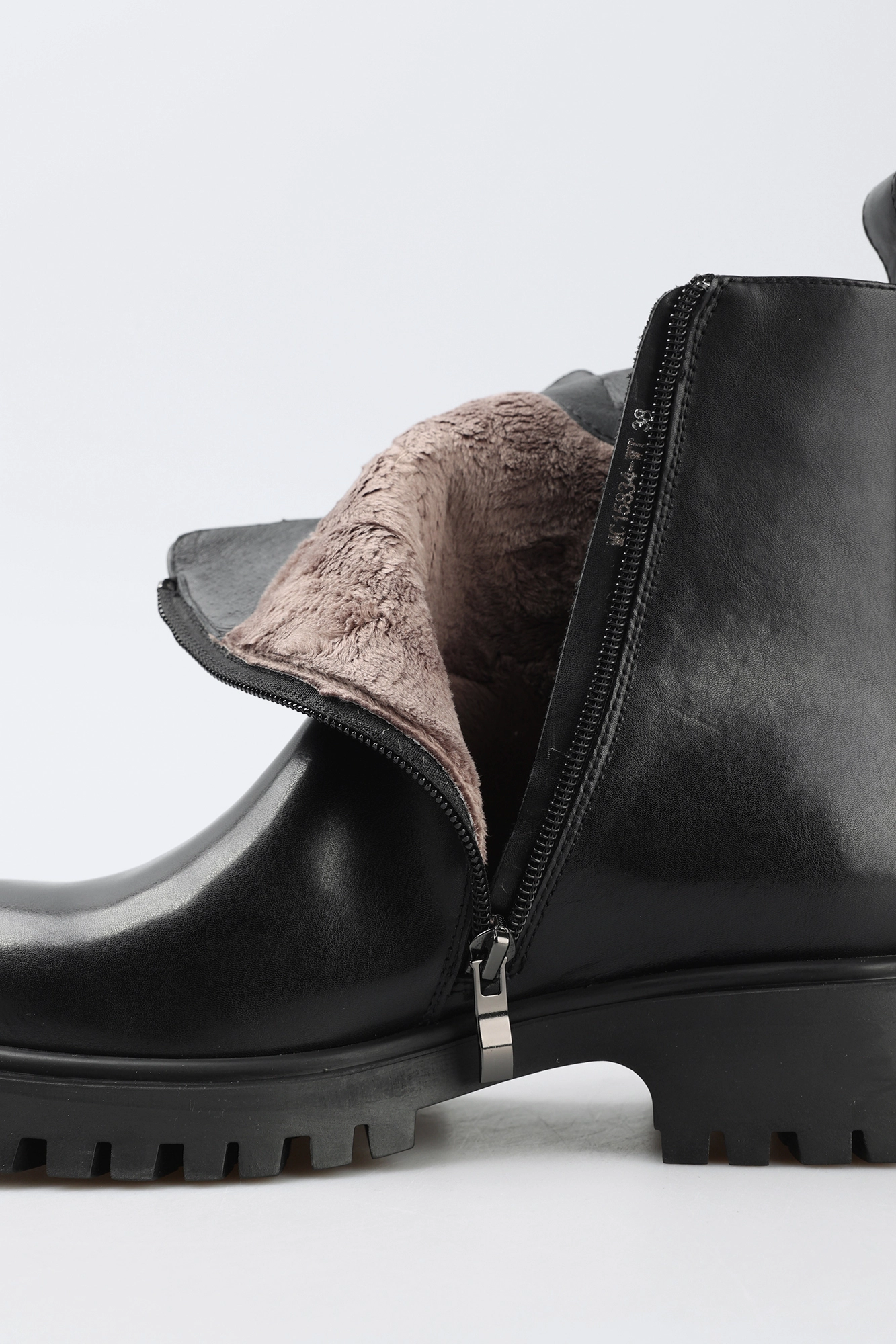 MC15834-WT/8 текстиль Полусапожки жен кожа чер. Ботинки Marc Cony Черный