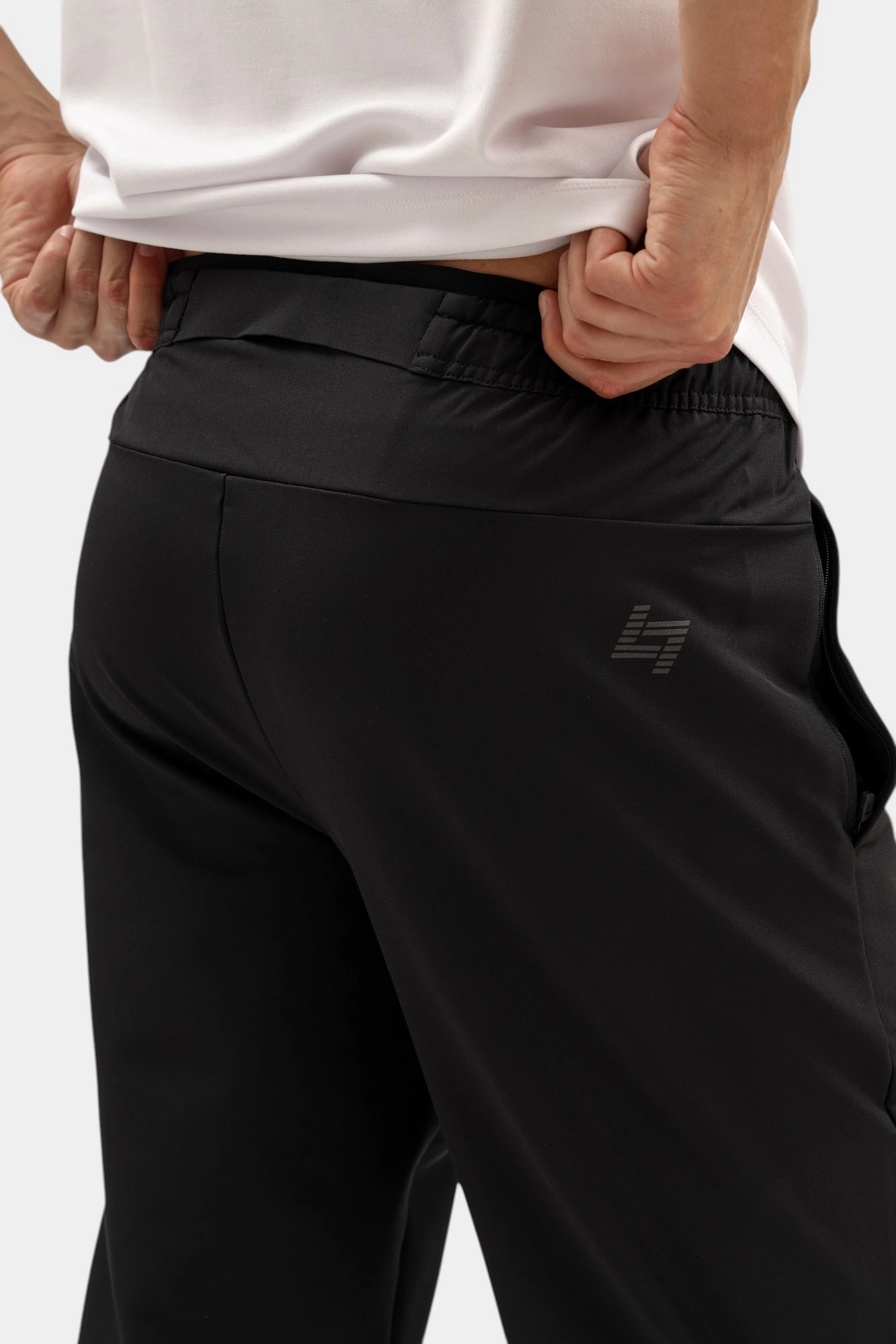 7M000641_AF16826 Брюки EA7 Черный