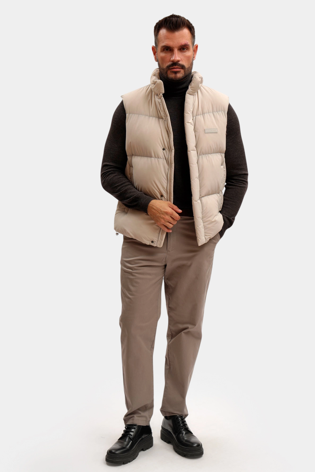 XM001100_AF16340 Жилеты Armani Exchange Бежевый