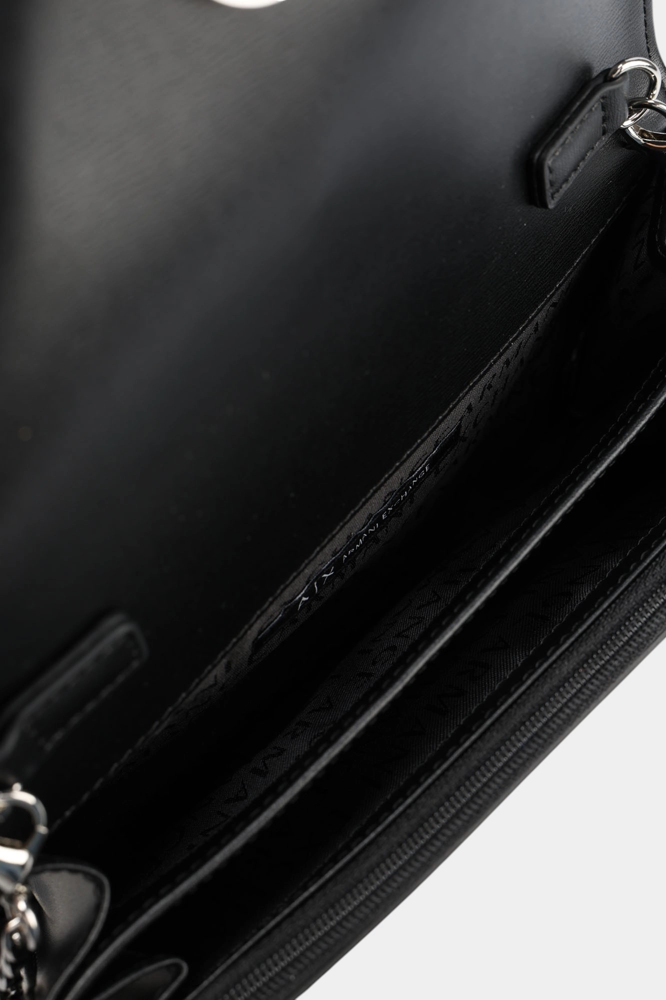 XW000358_AF12039 Кошелек Armani Exchange Черный
