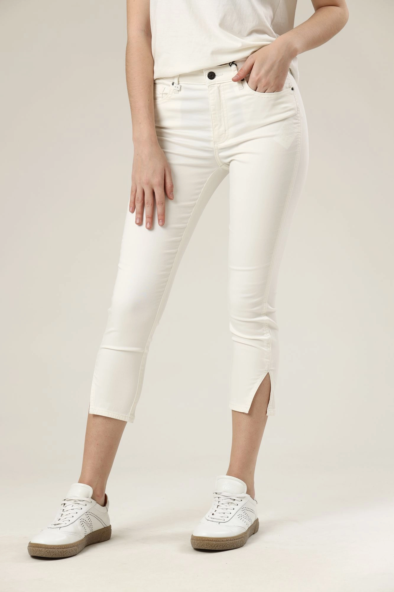 SKINNY CROPPED Armani Exchange 3KYJ22 YNSSZ 1100 WHITE Med Online.ru