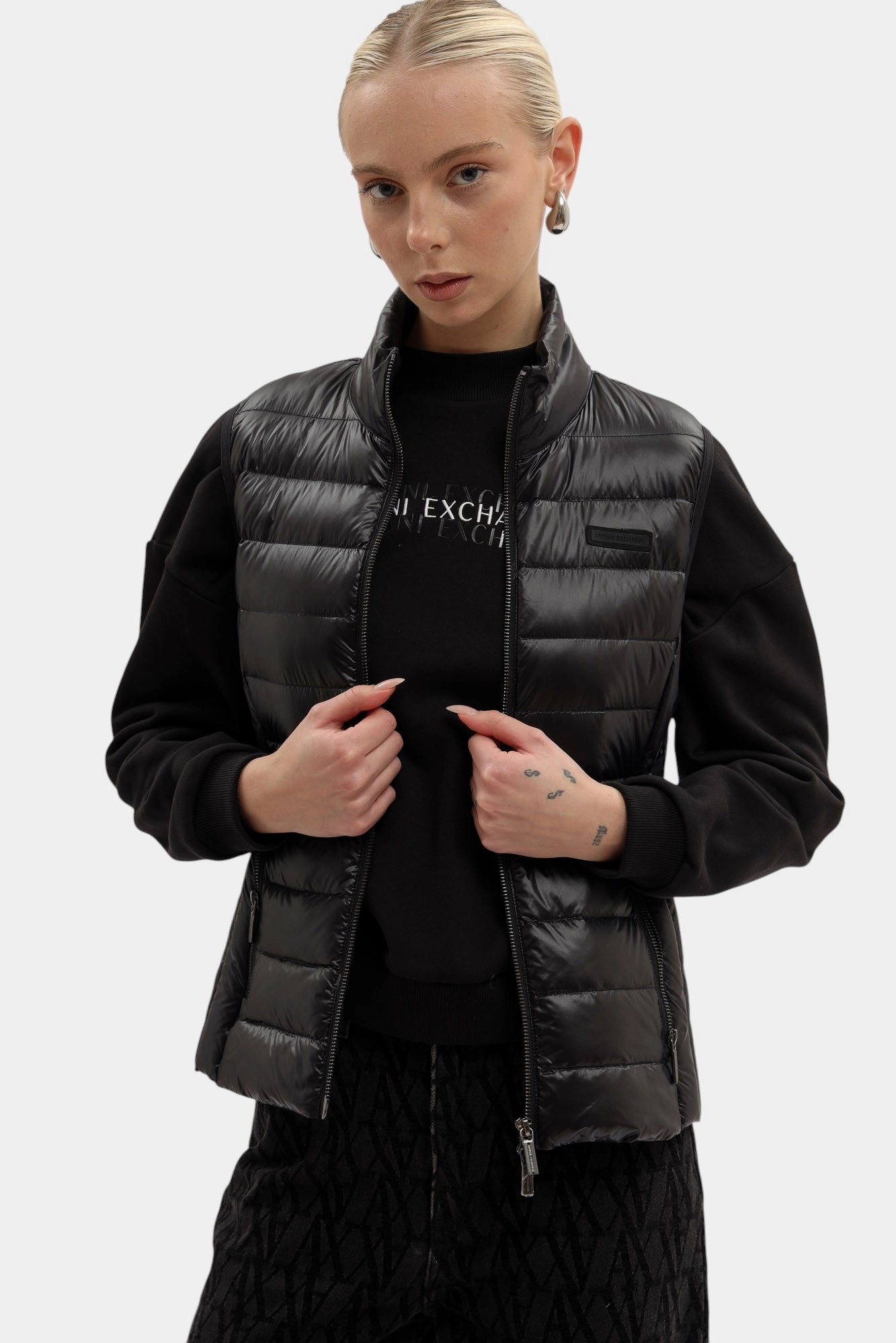 XW001921_AF18757 жилет пуховый armani exchange 