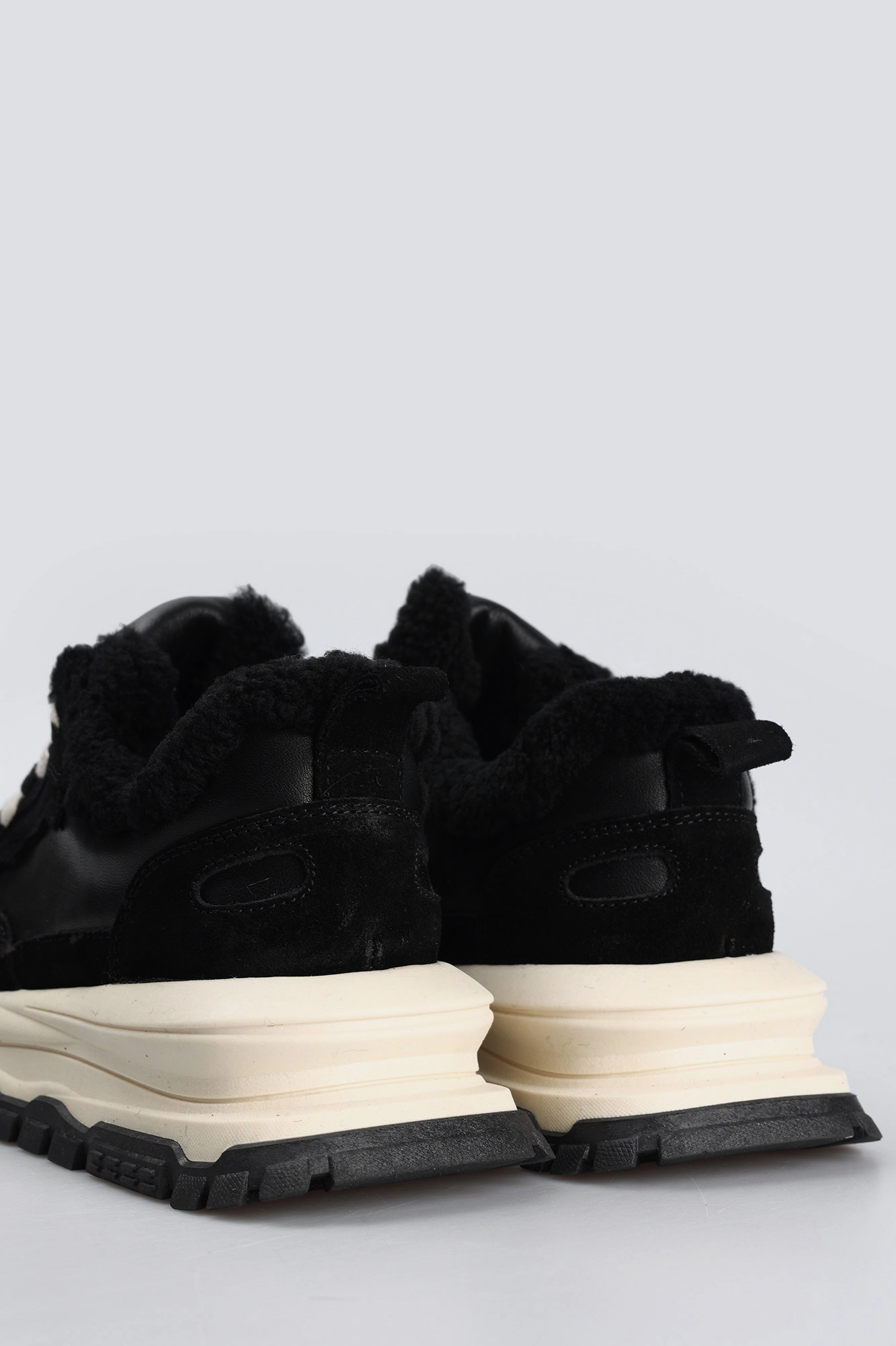 MC14545-WN/8 нат. шерсть Полуботинки жен спилок/ко Кроссовки Marc Cony Черный