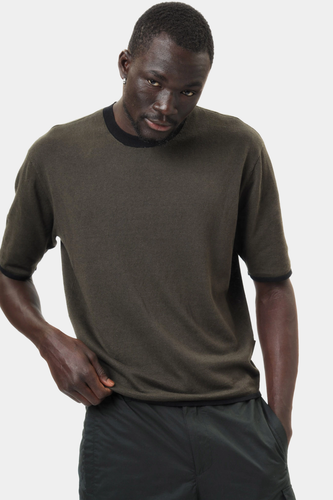 XM000710_AF12935 Футболка льняная Armani Exchange Хаки